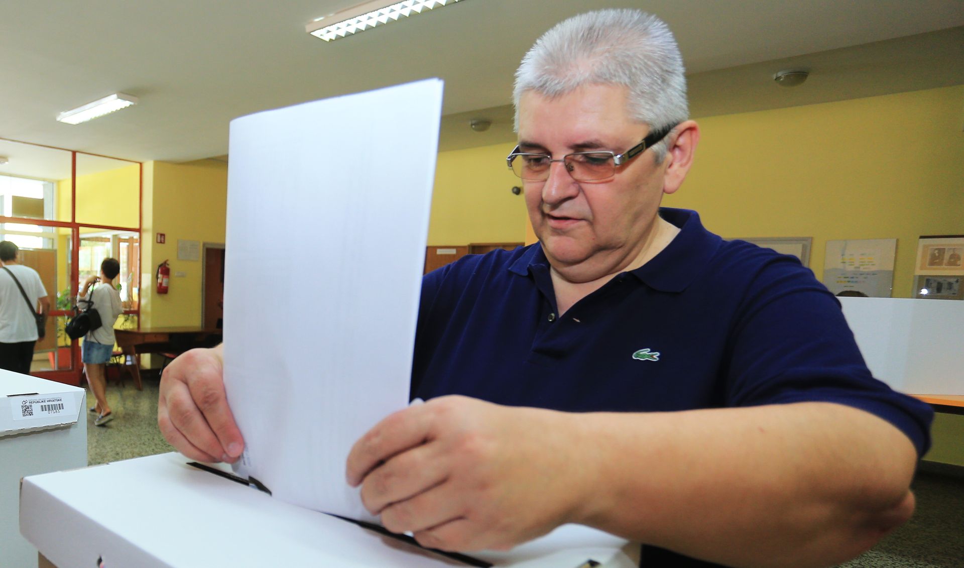 11.09.2016., Osijek - Gradjani po drugi put u samo deset mjeseci svojim glasovima odlucuju o sastavu Hrvatskoga sabora. Anto Djapic na biralistu. 
Photo: Davor Javorovic/PIXSELL