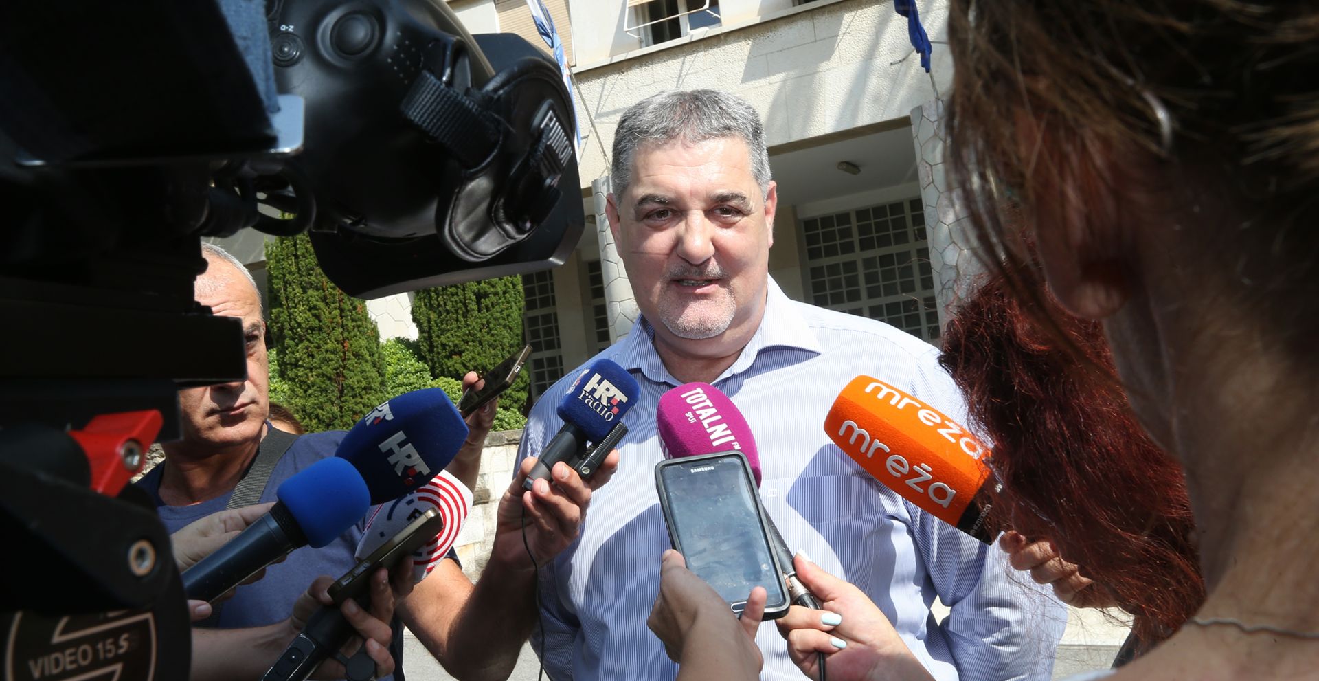 13.09.2016., Split - Splitski gradonacelnik Ivo Baldasar (Koalicija za premijera) nakon debakla na nedjelnim izborima obratio se jutros medijima ispred zgrade gradskog poglavarstva.
Photo: Ivo Cagalj/PIXSELL