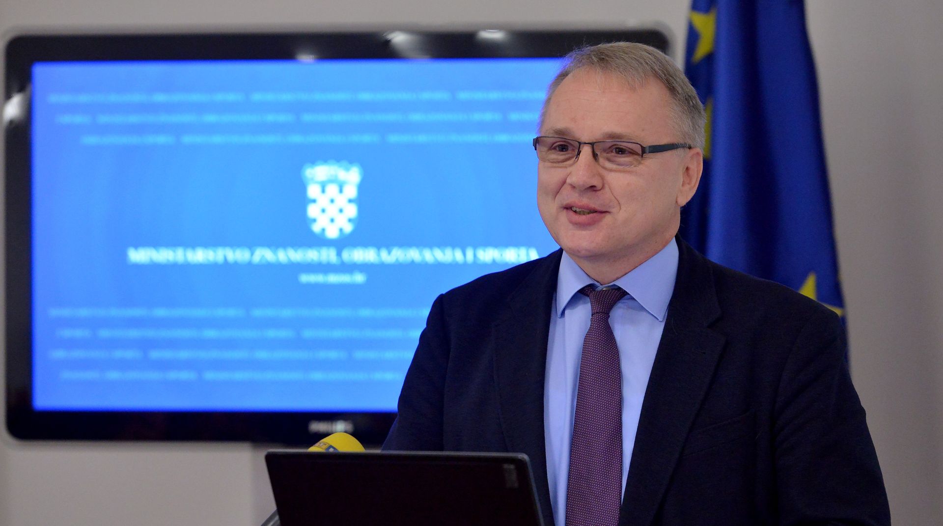 29.01.2015., Zagreb - Ministar znanosti, obrazovanja i sporta Vedran Mornar odrzao je konferenciju za novinare povodom predstavljanja ekspertne radne skupine za provodjenje cjelovite kurikularne reforme za rani i predskolski, osnovnoskolski i srednjoskolski odgoj i obrazovanje. Neven Budak. 
Photo: Marko Prpic/PIXSELL
