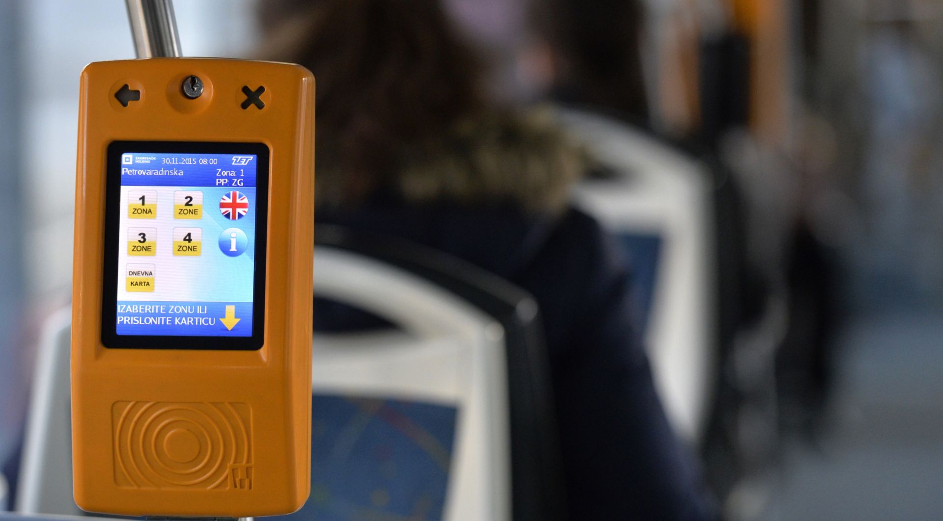 30.11.2015., Zagreb - Guzva u tramvajima 5 i 17. Guzve su tolike da gradjani s Jaruna i okolnih kvartova dolaze na Precko ne bi li uhvatili tramvaj do grada. 
Photo: Marko Lukunic/PIXSELL
