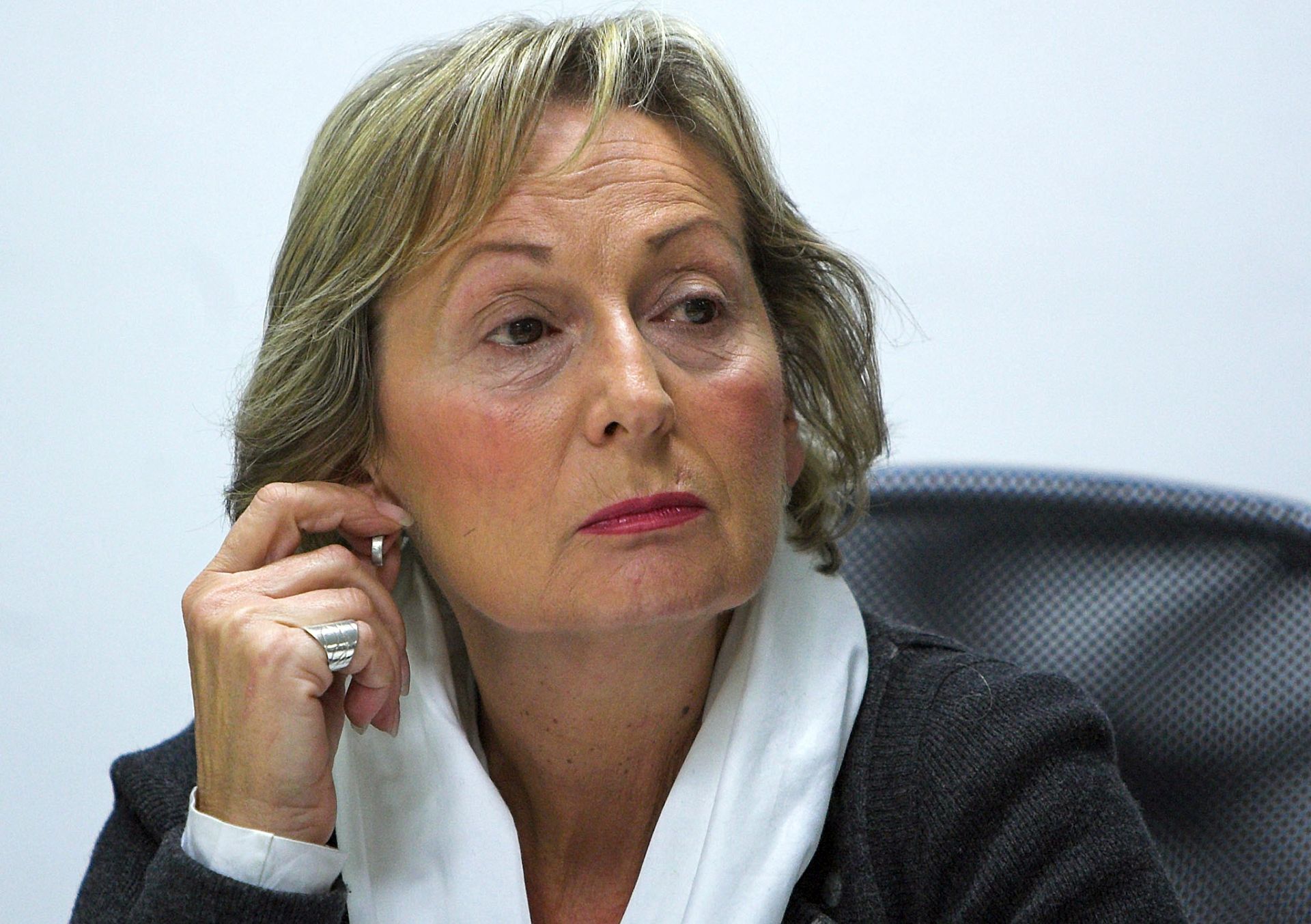 Zagreb, 07.11.2014. - Biva glavna urednica HTV-a Hloverka Novak Srziæ posvjedoèila je na suðenju Vladimir elebaju i njegovoj bivoj supruzi Dijani Èuljak da nikada nije primala novac za suradnju na projektima koje je njihova tvrtka Core media prikazivala na konkurentskoj Novoj TV. Arhivska fotografija od 20. 11. 2009. godine prikazuje Hloverku Novak Srziæ.
foto HINA / Lana SLIVAR DOMINIÆ/ mm
