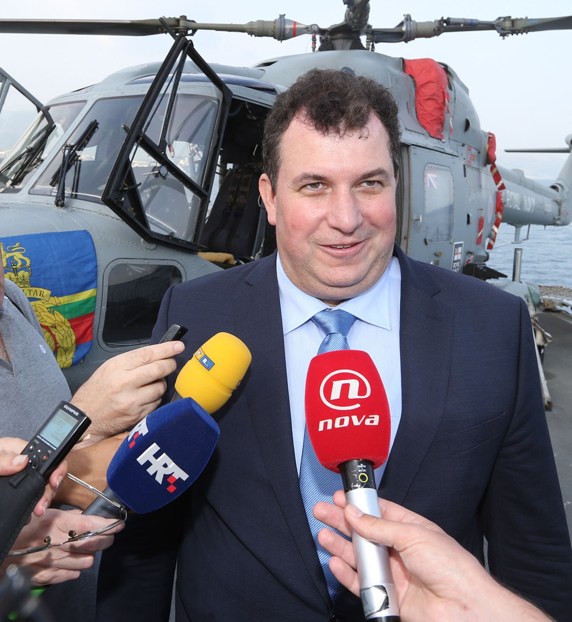 23.06.2016., Split - Britanski razarac HMS Defender stigao je u posjet Splitu. U poslijepodnevnim satima za predstavnike medija organiziran je posjet brodu nakon cega je odrzan i svecani prijem za goste. U obilasku je bio i Jakov Kitarovic, suprug predsjednice Kolinde Grabar-Kitarovic. Photo: Ivo Cagalj/PIXSELL