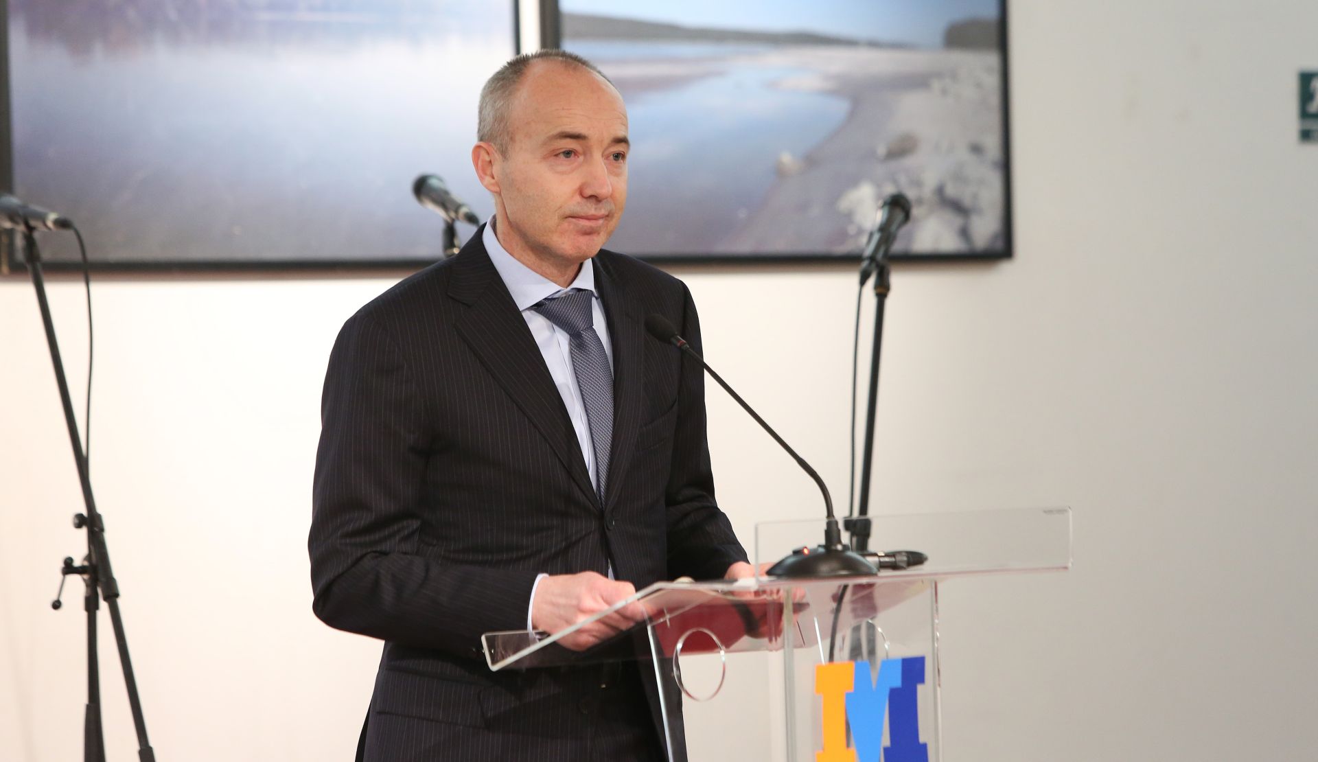 10.02.2017., Vukovar - U dvorcu Eltz odrzana je svecana promocija brigadira Zeljka Zivanovica i Ivice Komljena u cinove generala. Ministar obrane Damir Krsticevic. Photo: Marko Mrkonjic/PIXSELL