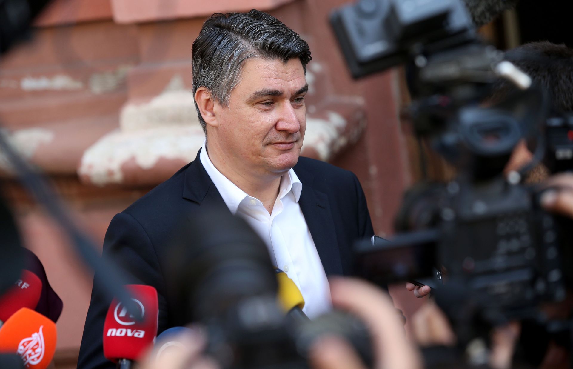 11.09.2016., Zagreb -  Krajiska ulica 9, OS Petra Zrinskog  (biracko mjesto 28). Predsjednika SDP-a Zoran Milanovic obavio je svoju gradjansku duznost te glasovao na prvim izvanrednim parlamentarnim izborima. 
Photo: Igor Kralj/PIXSELL