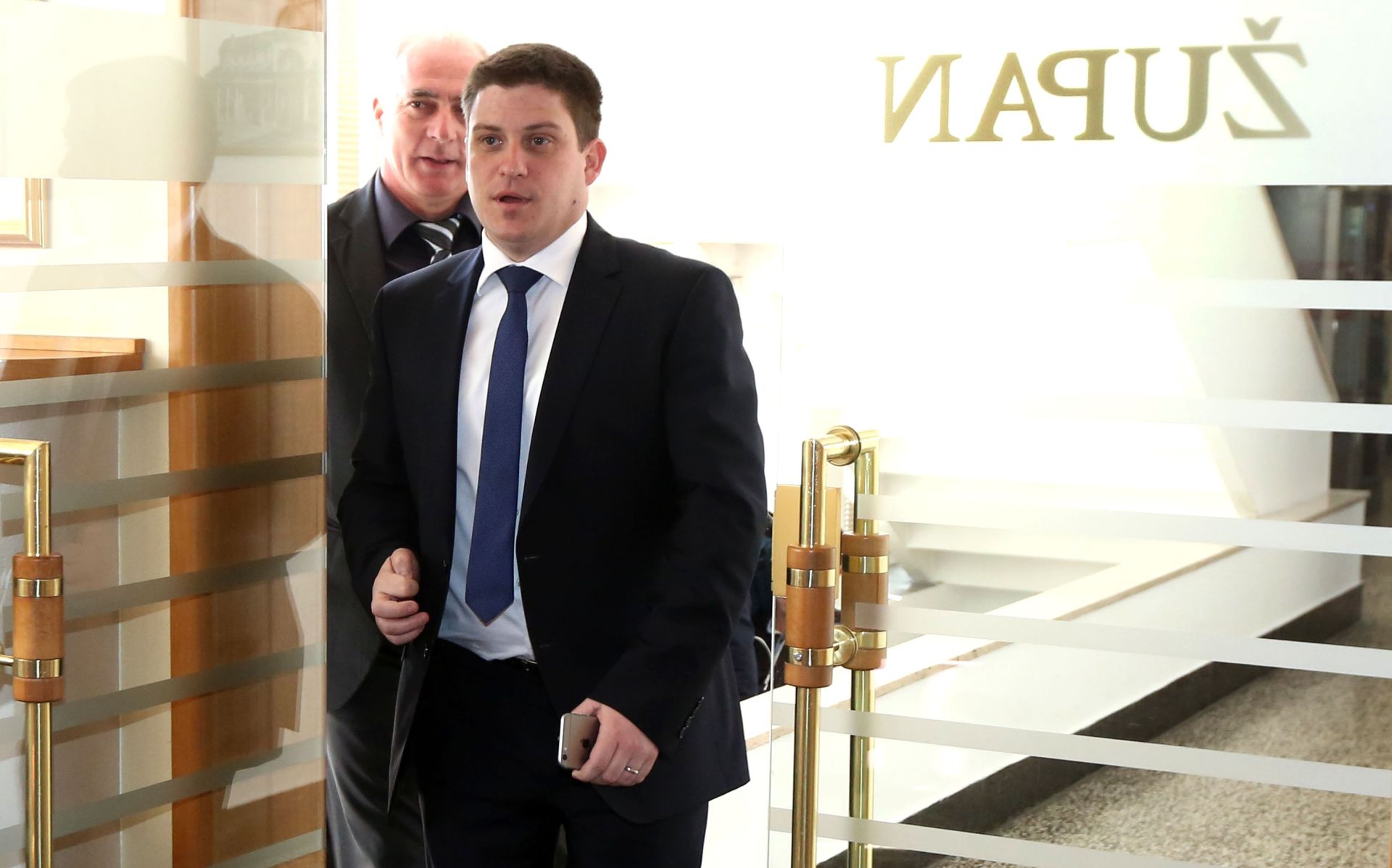 18.03.2016., Sibenik -
Ministar Oleg Butkovic sa suradnicima posjetio je Sibenik i sastao se na radnom sastanku sa zupanom Goranom Paukom i njegovim suradnicima. U pratnji ministra Butkovica bila je i sibencanka Jadranka Frzop.
Photo: Dusko Jaramaz/PIXSELL