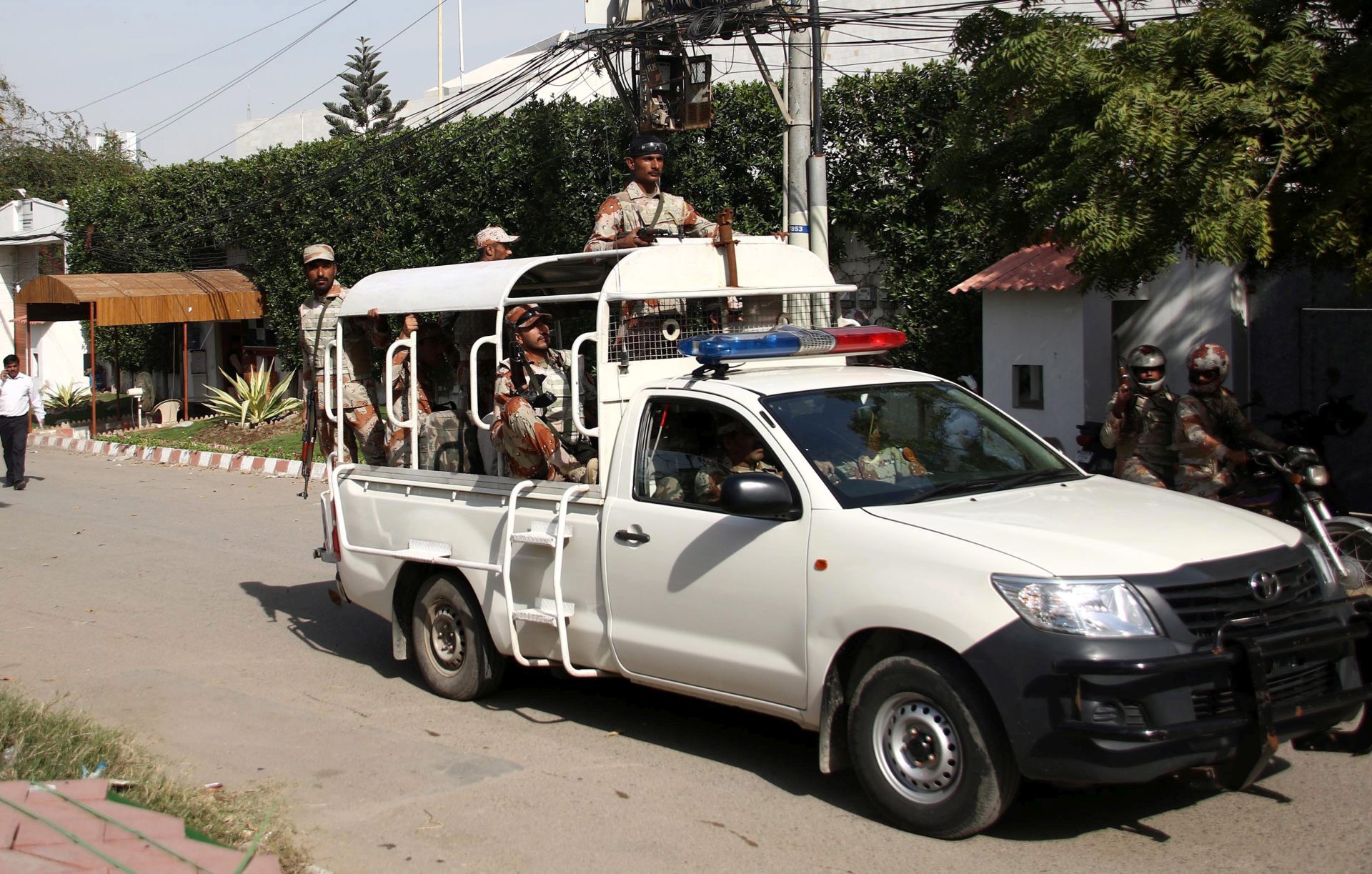 epa05774548 Pakistani security officials stand guard outside Afghan Consulate after Muhammad Zaki, a senior consulate official was killed by private security guard, in Karachi, Pakistan, 06 February 2017. According to media reports Afghan diplomat Muhammad Zaki was killed by private security guard inside the Afghan consulate building in Karachi Clifton area on 06 February.  EPA/SHAHZAIB AKBER