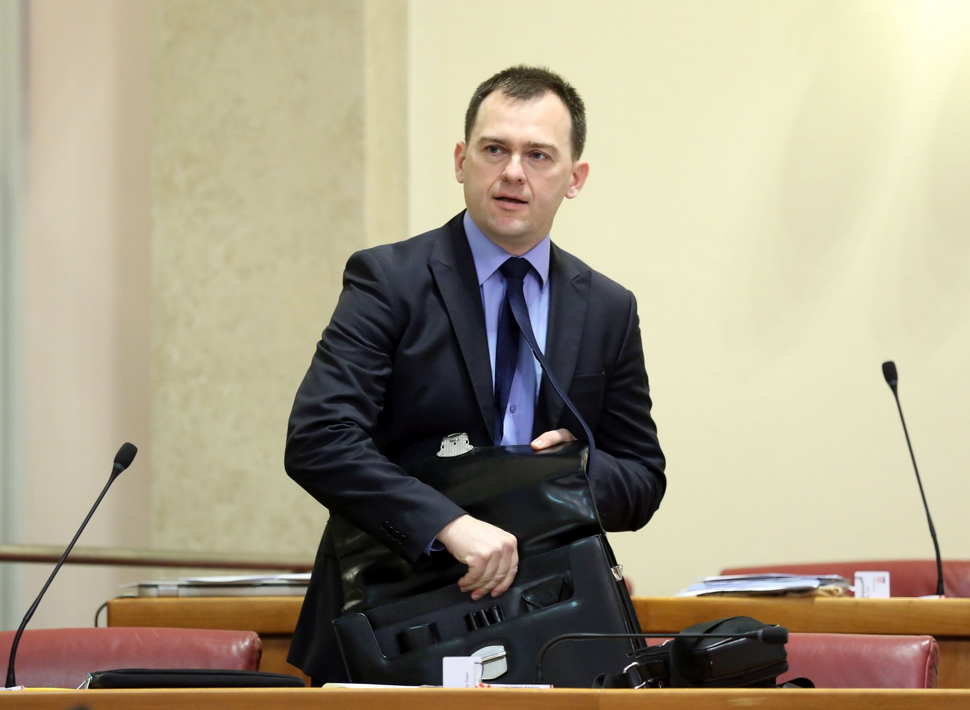 Zagreb, 27.03.2015 - Nastavak 16. sjednice Hrvatskog sabora. Na slici Draenko Pandek.
foto HINA/ Denis CERIÆ /dc