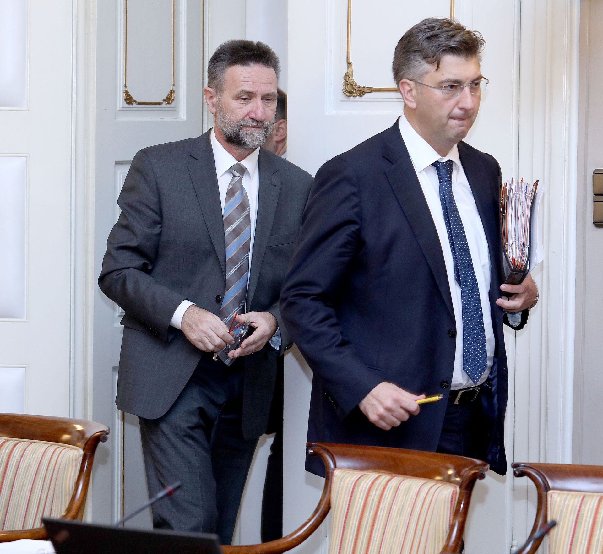 24.11.2016., Zagreb - Vlada RH je na danasnjoj sjednici, uz ostalo, povisila trosarine na cigarete i duhanske proizvode. Damir Krsticevic, Pavo Barisic, Andrej Plenkovic. Photo: Patrik Macek/PIXSELL