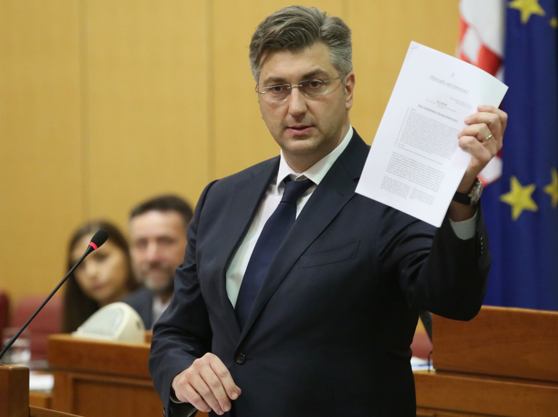 Zagreb, 09.02.2017. - Rasprava o povjerenju ministru znanosti i obrazovanja Pavi Bariiæu u Saboru. Na fotografiji premijer Andrej Plenkoviæ. foto HINA/ Lana SLIVAR DOMINIÆ/ lsd