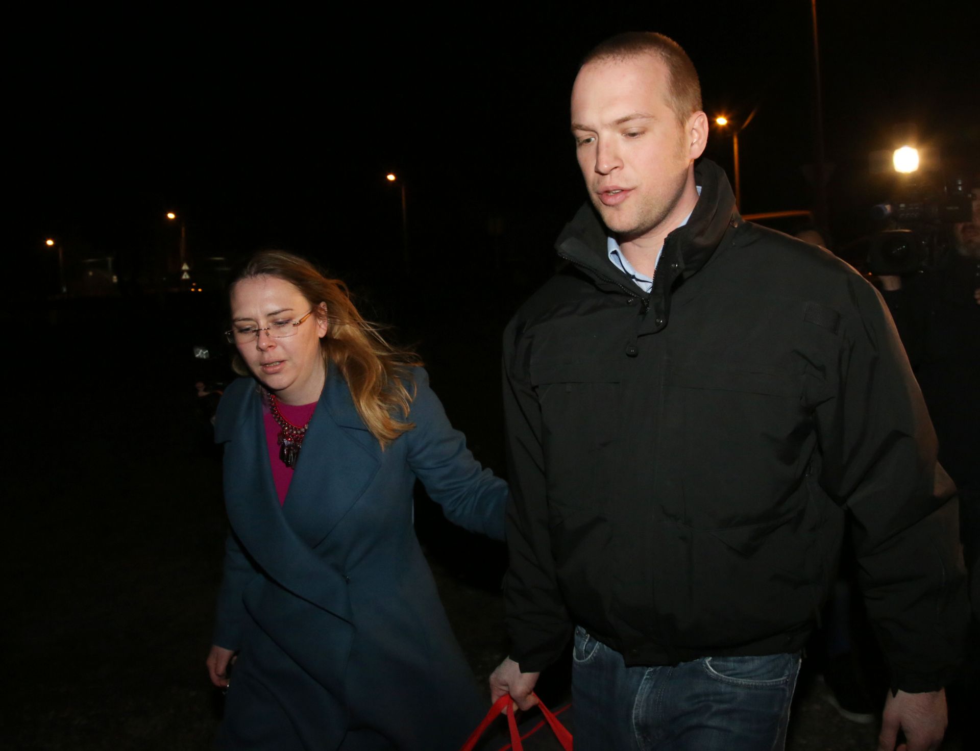 Zagreb, 17.02.2017. - SDP-ov saborski zastupnik i bivi predstojnik Ureda predsjednika Vlade Tomislav Saucha puten je iz istranog zatvora u Remetincu. Na fotografiji Ivana i Tomislav Saucha. 
foto HINA/ Lana SLIVAR DOMINIÆ/ lsd