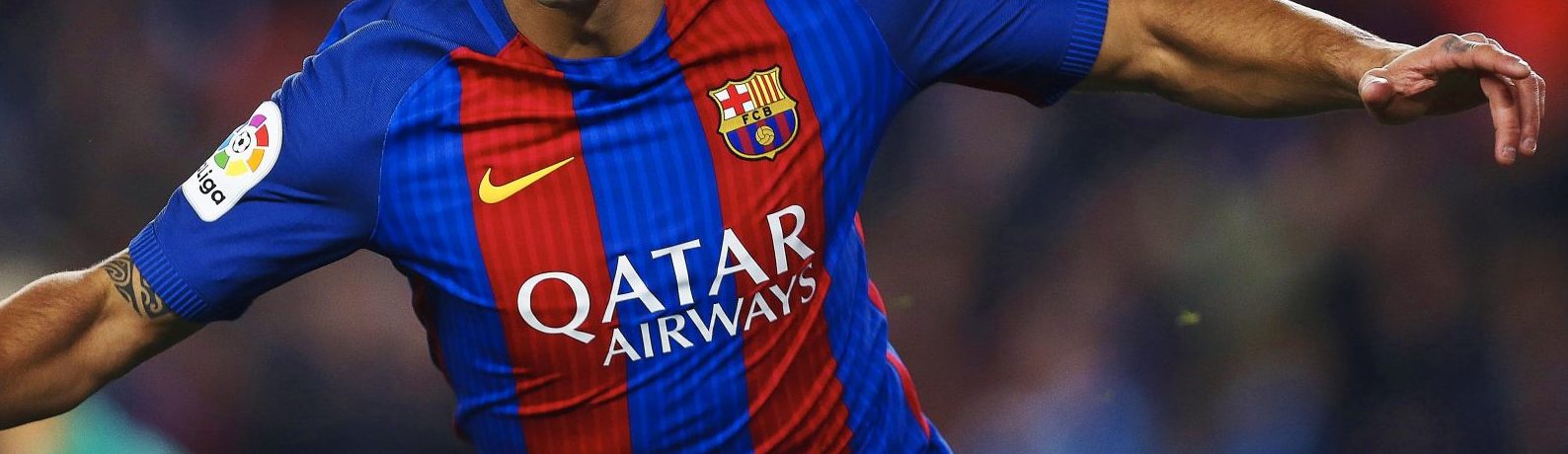 epa05777078 FC Barcelona's Uruguayan striker Luis Suarez celebrates after scoring the 1-0 lead during the Spanish King's Cup semi final, second leg soccer match between FC Barcelona and Atletico Madrid at Camp Nou in Barcelona, Spain, 07 February 2017.  EPA/ALEJANDRO GARCIA