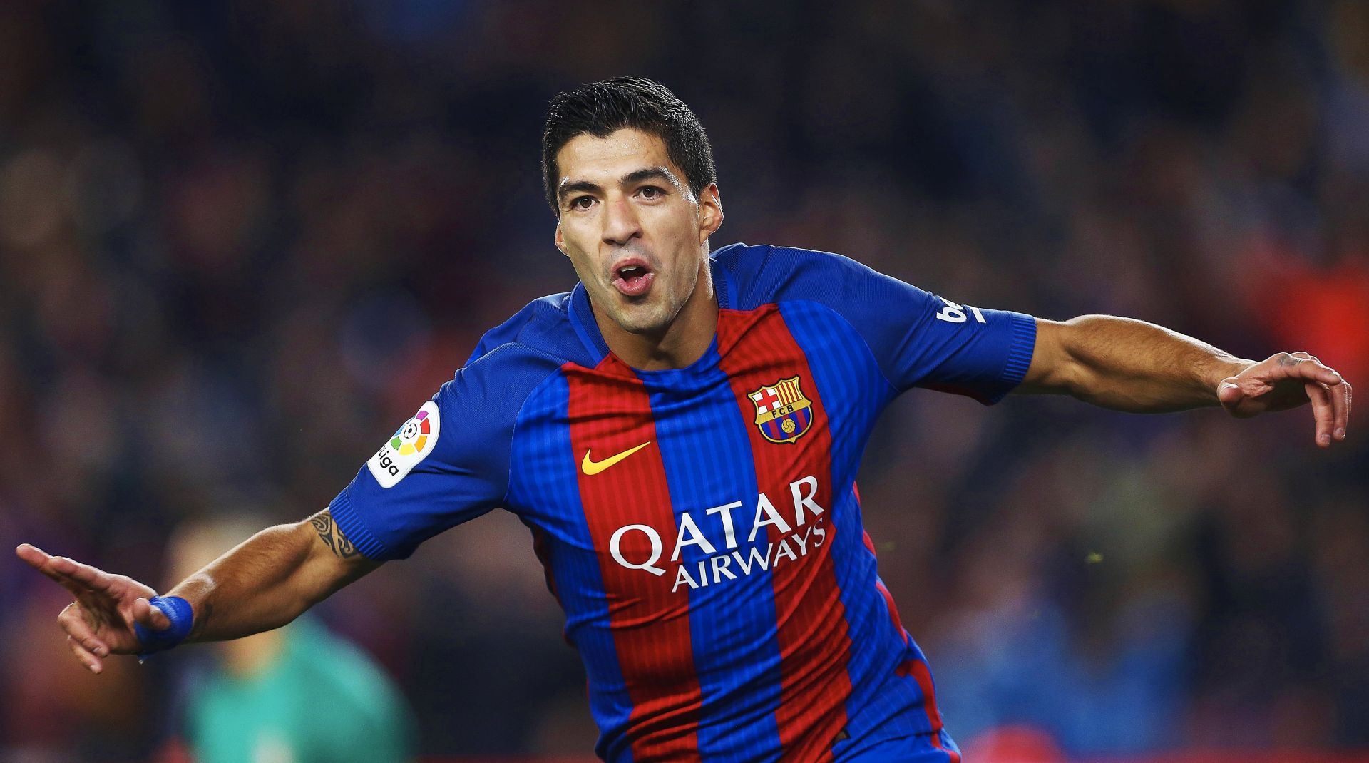 epa05777078 FC Barcelona's Uruguayan striker Luis Suarez celebrates after scoring the 1-0 lead during the Spanish King's Cup semi final, second leg soccer match between FC Barcelona and Atletico Madrid at Camp Nou in Barcelona, Spain, 07 February 2017.  EPA/ALEJANDRO GARCIA