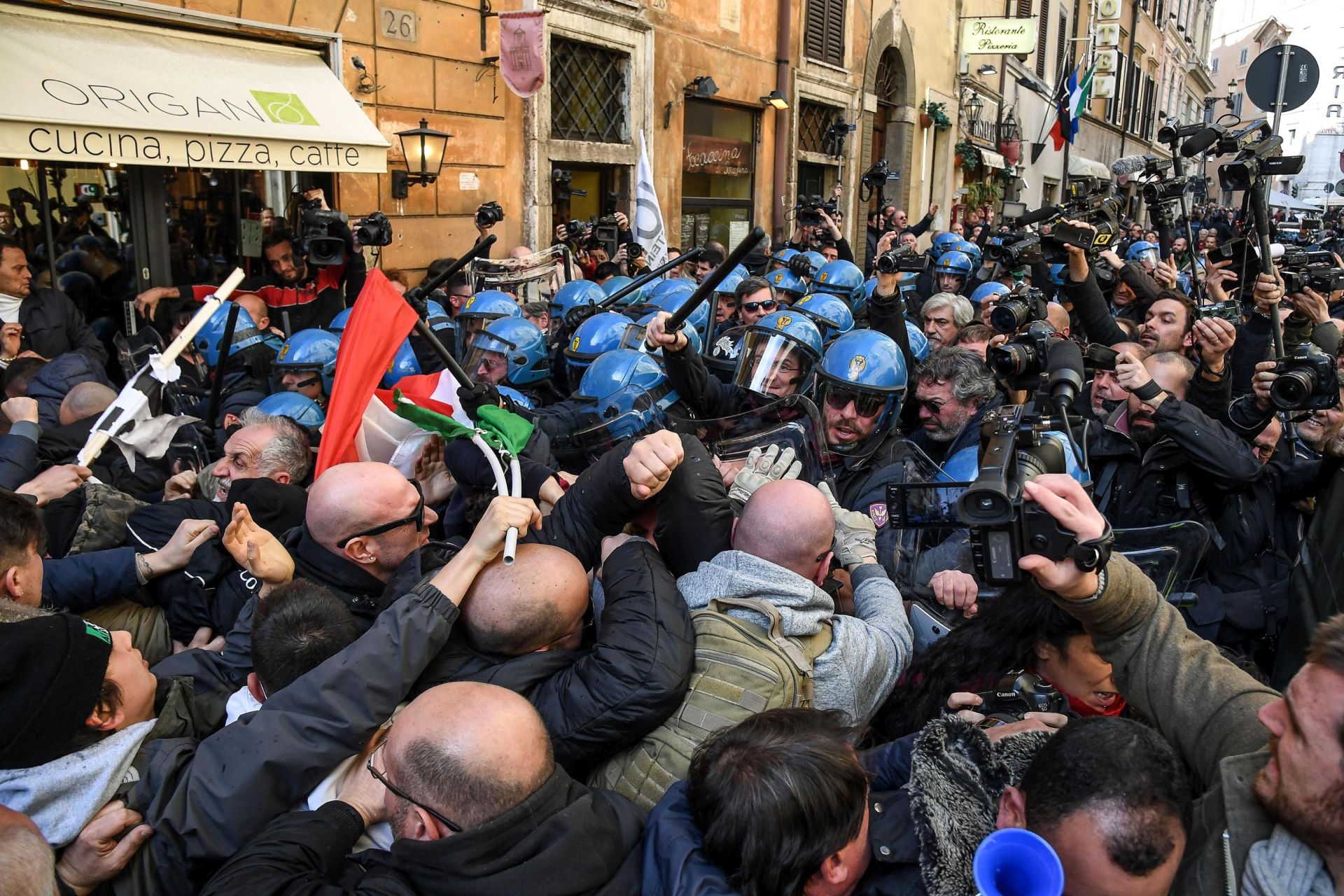 epa05806968 Italian police clash with a group of taxi drivers and street vendors who protest and throw objects in front of the Rome headquarters of the ruling centre-left Democratic Party (PD) in Rome, Italy, 21 February 2017. Taxi drivers are on their sixth day of a wildcat strike against a measure the Lower House started debating on Tuesday which they claim would help Uber and unfair competition from unauthorized operators.  EPA/ALESSANDRO DI MEO