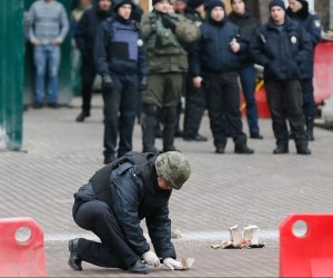 epa05641004 Ukrainian policeman investigates the suspected explosive object near of Kiev’s City hall in Kiev, Ukraine, 21 November 2016. A man, who left probable dangerous objects, was arrested by police. Ukrainians mark the third anniversary of the Euromaidan Revolution in Ukraine. On 21 November 2013 activists started an anti-government picket after then-Prime Minister Mykola Azarov announced the suspension of a landmark treaty with the European Union. The protests eventually led to the ouster of President Viktor Yanukovych, creating political rifts through the country that erupted into violent conflict between seperatists and government forces in the eastern part of the country in the spring.  EPA/SERGEY DOLZHENKO