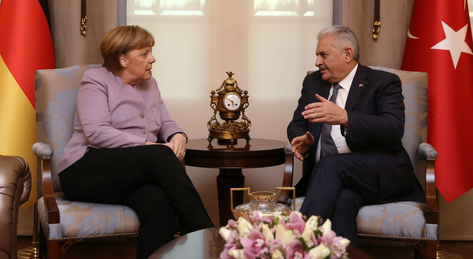 epa05766754 A handout photo made available by the Turkish Prime Minister Press Office shows German Chancellor Angela Merkel (L) meet with Turkish Prime Minister Binali Yildirim (R) in Ankara, Turkey, 02 February 2017. Merkel meets with Turkish President Erdogan, Prime Minister Yildirim and some opposition leaders during her visit. Merkel is in Turkey for a one-day official visit.  EPA/HAKAN GOKTEPE / HANDOUT  HANDOUT EDITORIAL USE ONLY/NO SALES