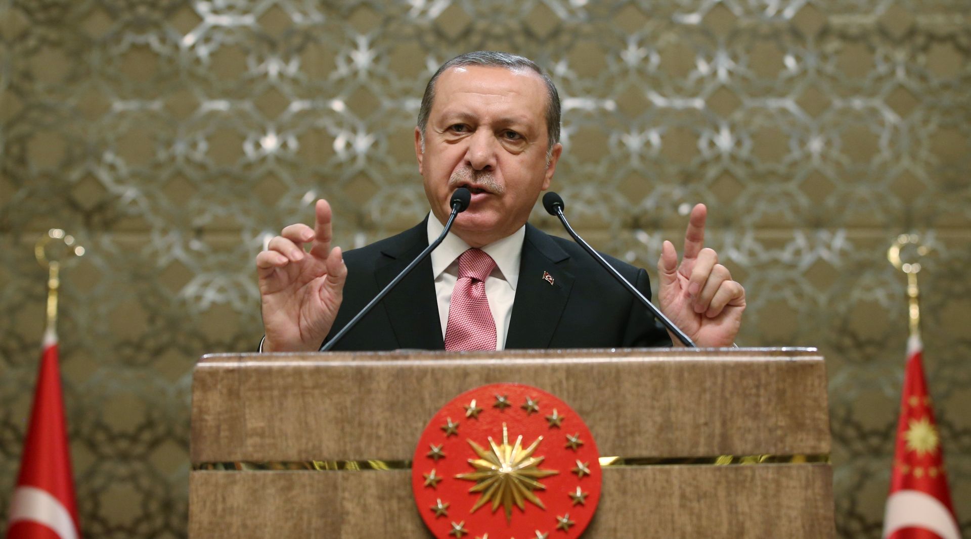 epa05778016 A handout photo made available by the Turkish President Press office shows Turkish President Recep Tayyip Erdogan speaking during mukhtars (local administrators) meeting in Ankara, Turkey, 08 February 2017. Erdogan meets with mukhtars every month.  EPA/TURKISH PRESIDENT OFFICE HANDOUT  HANDOUT EDITORIAL USE ONLY/NO SALES
