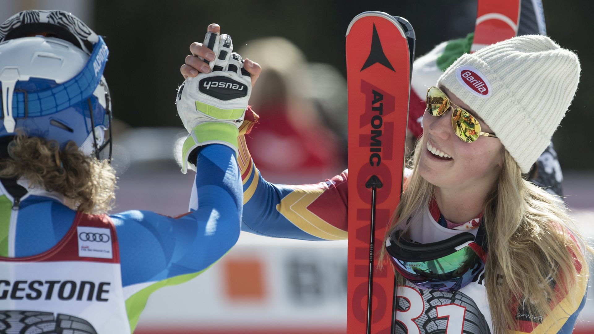 epa05816146 Winner Mikaela Shiffrin (R) of the USA and third placed Ilka Stuhec from Slovenia react in the finish area during the Slalom portion of the Women's Alpine Combined competition at the FIS Alpine Skiing World Cup in Crans-Montana, Switzerland, 26 February 2017.  EPA/ALESSANDRO DELLA VALLE