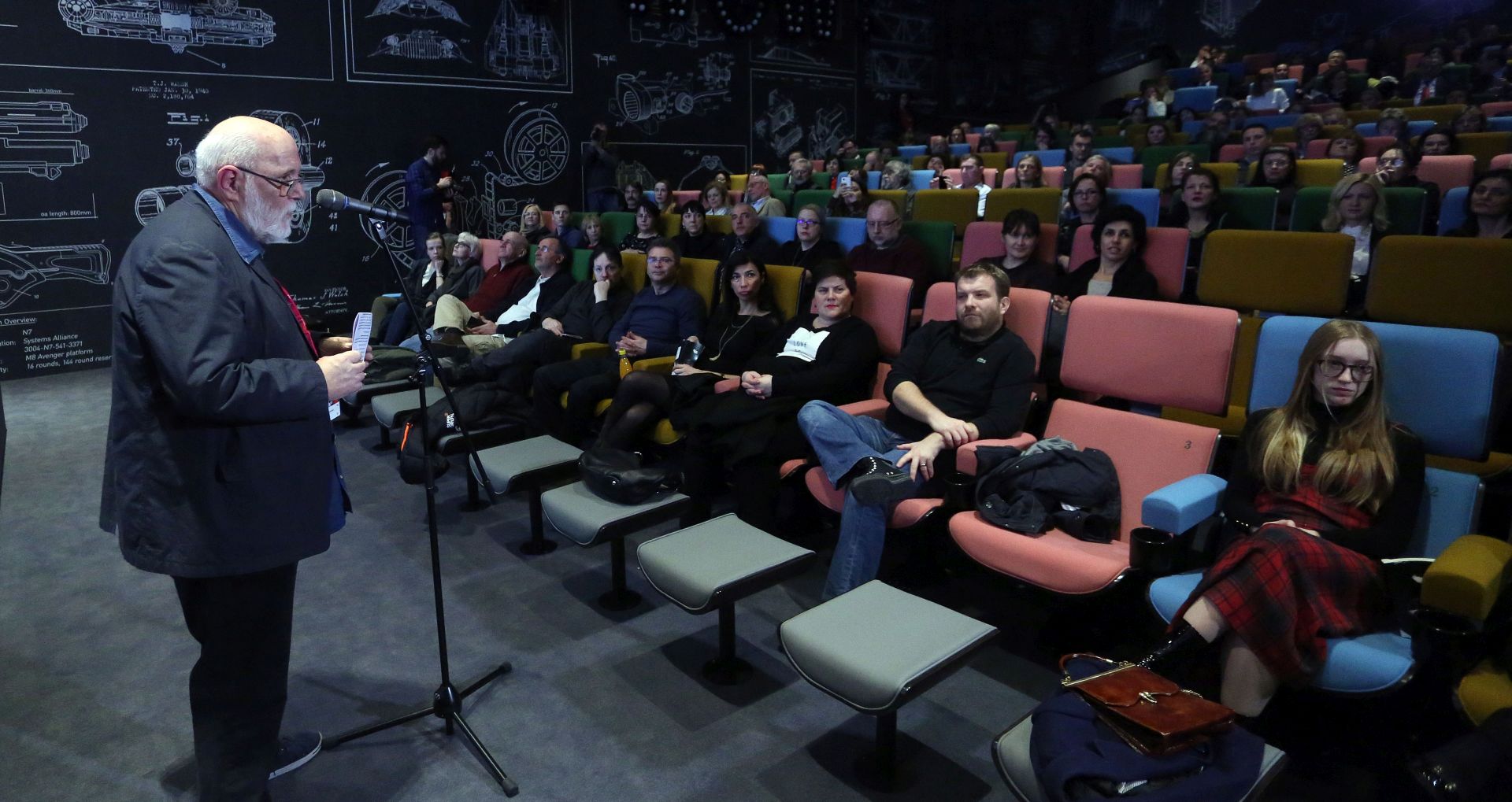 Zagreb, 26.02.2017 - Otvorenje 13. meðunarodnog festivala dokumentarnog filma ZagrebDox.  Nakon otvorenja prikazan je dokumentarac "Prièest" redateljice Anne Zamecka. ZagrebDox festival koji prikazuje kreativne dokumentarne filmove, èija ga imaginativna forma i odabir tema èine jedinstvenim u Hrvatskoj i u Europi, odrava se od 26. veljaèe do 5. oujka. Na fotografiji Nenad Puhovski.
foto HINA/ Denis CERIÆ /dc