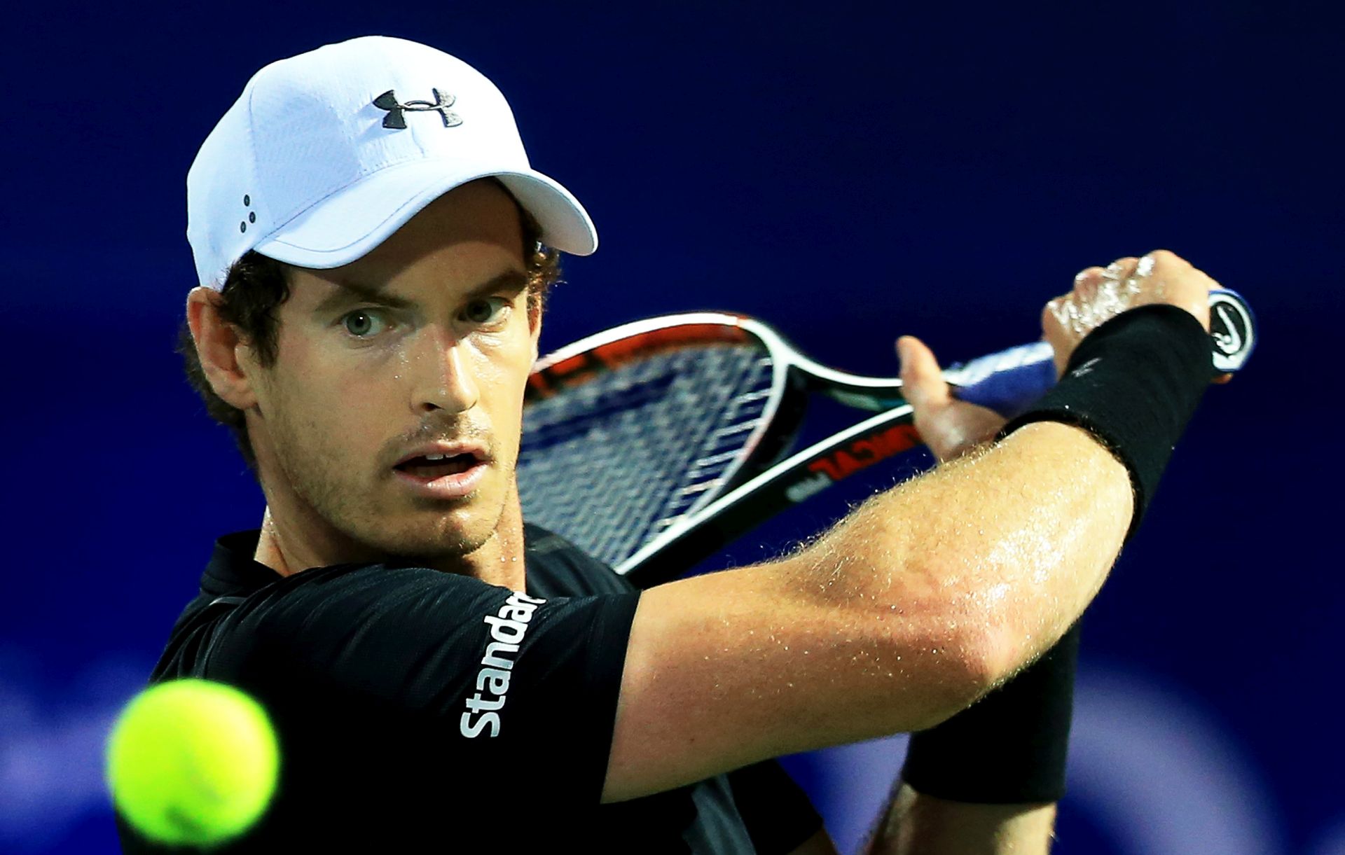 epa05820977 Andy Murray of Britain in action against Malek Jaziri of Tunisia during their first round match at the Dubai Duty Free Tennis ATP Championships in Dubai, United Arab Emirates, 28 February 2017.  EPA/STRINGER