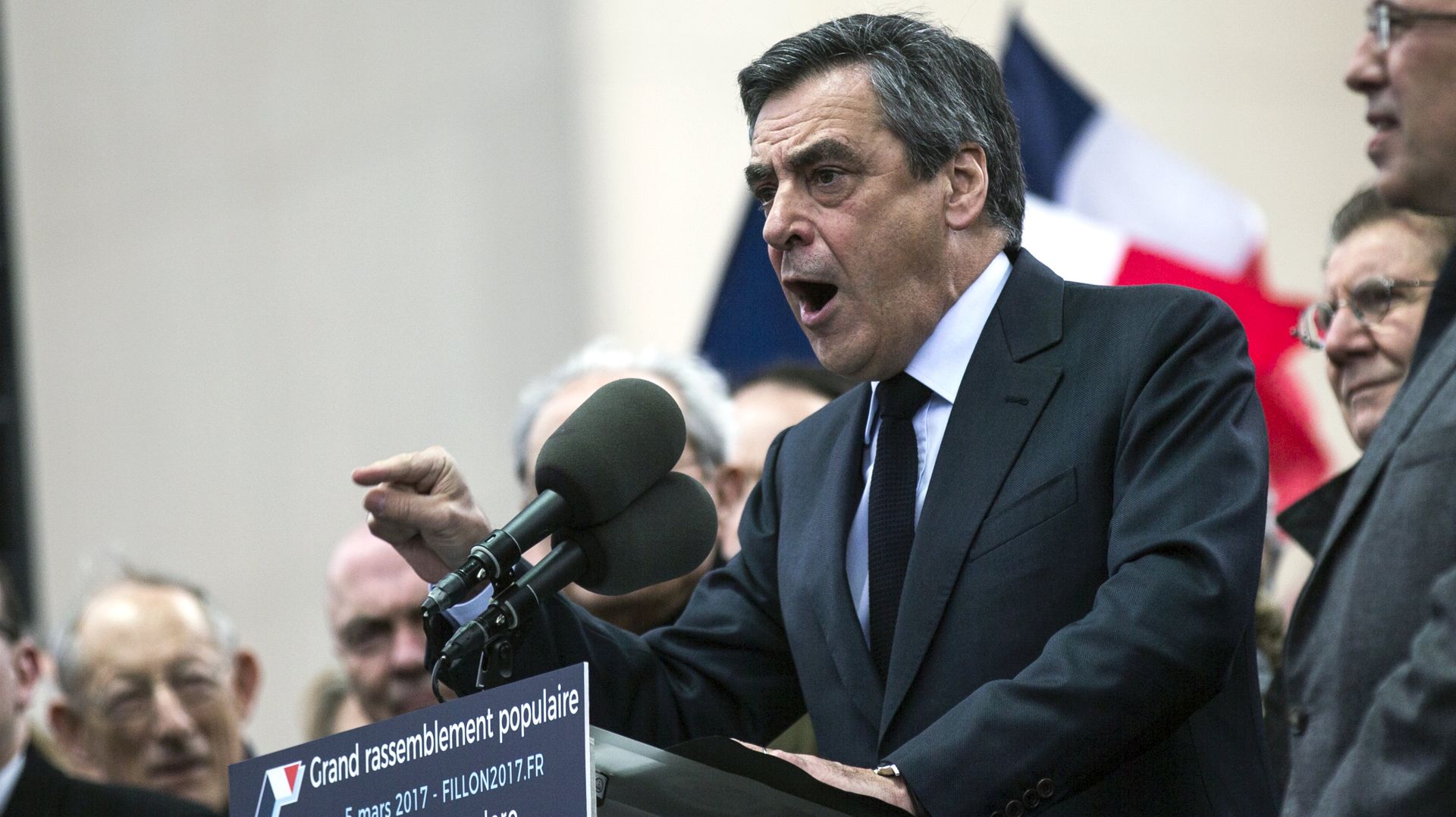 epa05831293 'Les Republicains' party candidate for the 2017 French presidential elections, Francois Fillon delivers a speech during a meeting organized to support him on the Place du Trocadero in Paris, France, 05 March 2017. For the past few days, the candidate has seen most of his supporters leaving as he is under justice scrutiny. France holds the first round of the 2017 presidential elections on 23 April 2017.  EPA/ETIENNE LAURENT