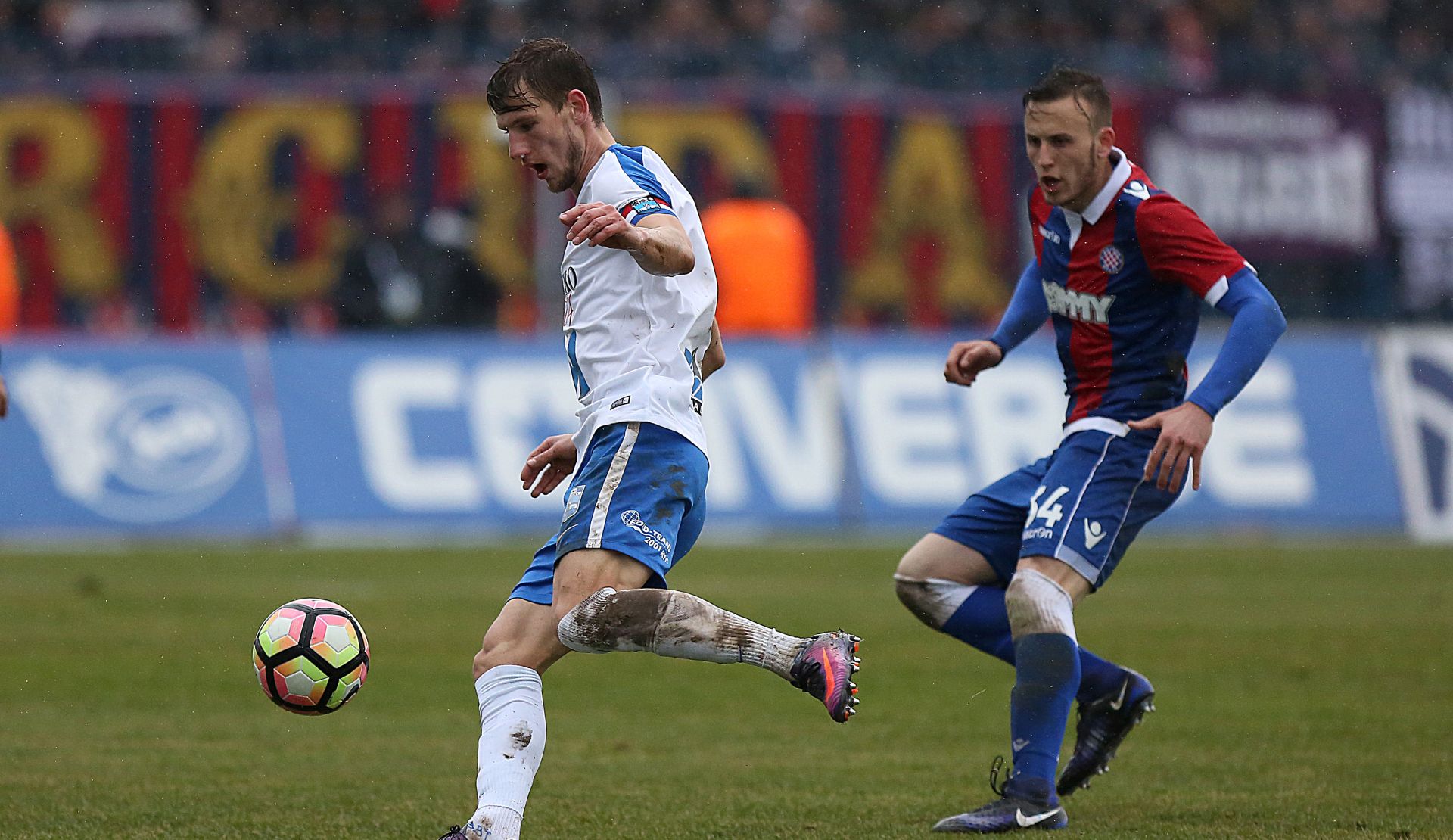 Osijek, 05.03.2017 - U derbiju 23. kola Prve HNL nogometai Osijeka su pred svojim navijaèima svladali splitski Hajduk sa 2-1 (0-0), a oba pogotka za Osjeèane postigao je Makedonac Muzafer Ejupi. 
foto HINA/ ik