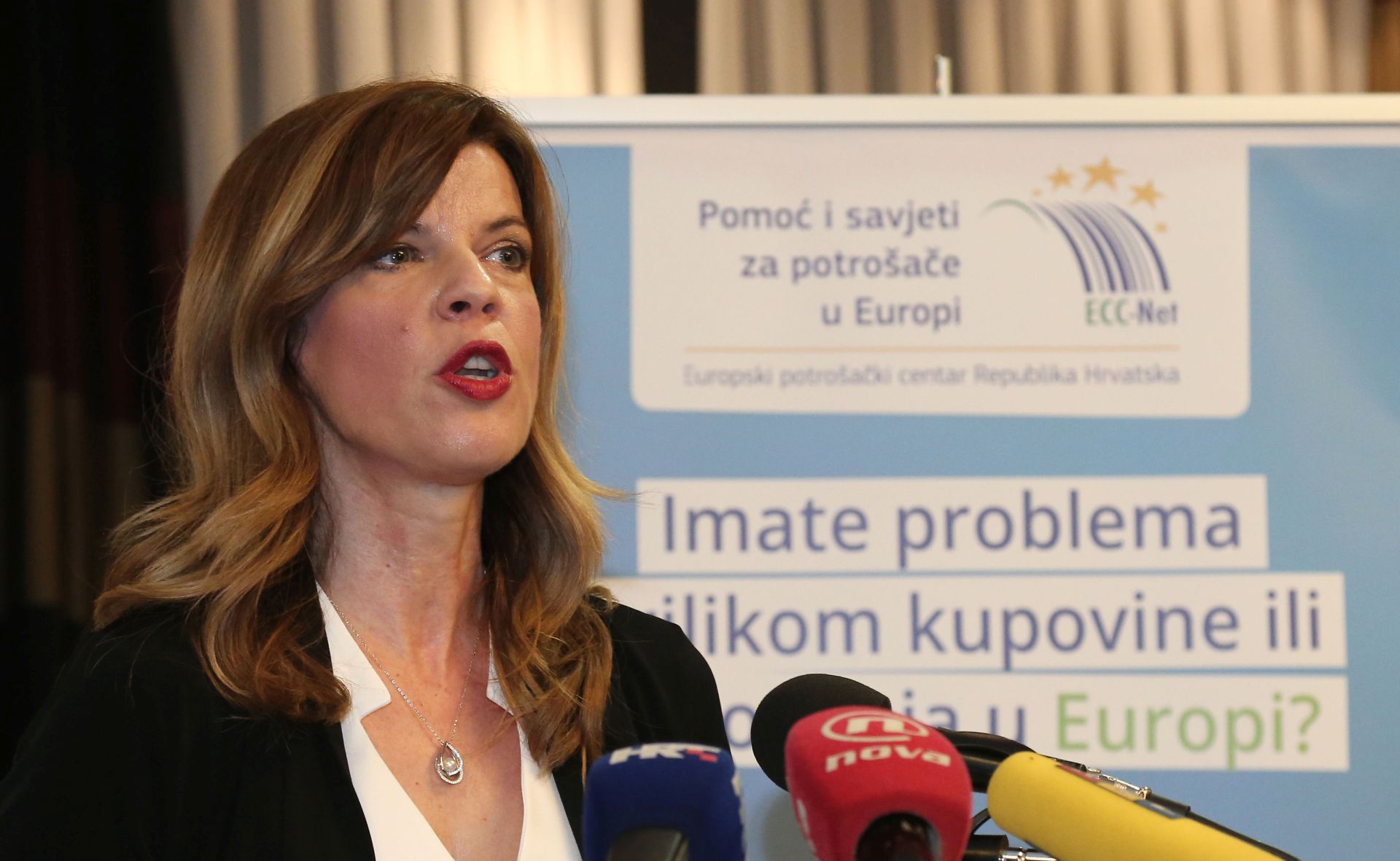 Zagreb, 6.3.2017 -  U organizaciji Ministarstva gospodarstva, poduzetništva i obrta i Europskog potrošačkog centra Hrvatska održana je konferencija "Povjerenje potrošača-ključ razvoja gospodarstva." Na slici Biljana Borzan.
foto HINA/ Tomislav PAVLEK /tp