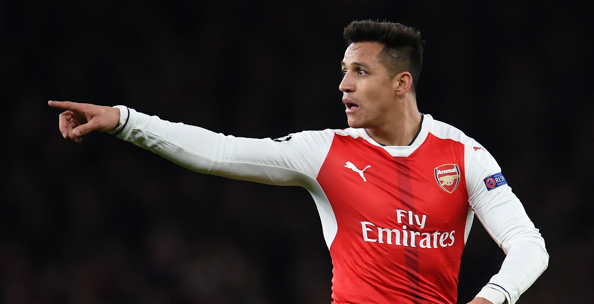 epa05835230 Arsenal's Alexis Sanchez gestures during the UEFA Champions League Round of 16, second leg soccer match between Arsenal FC and Bayern Munich at Emirates stadium in London, Britain, 07 March 2017.  EPA/ANDY RAIN