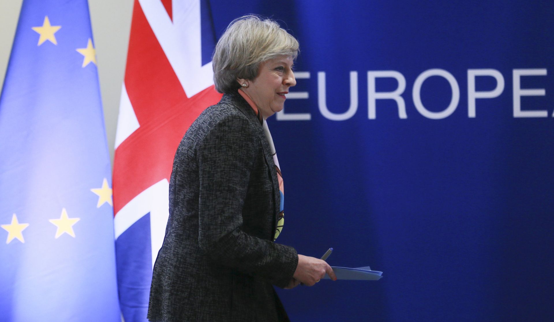epa05839519 Britain's Prime Minister Theresa May leaves the podium after a press briefing during the European spring summit in Brussels, Belgium, 09 March 2017. European leaders will mainly focus on election of the European Council President and on Brexit during the two-day summit.  EPA/OLIVIER HOSLET
