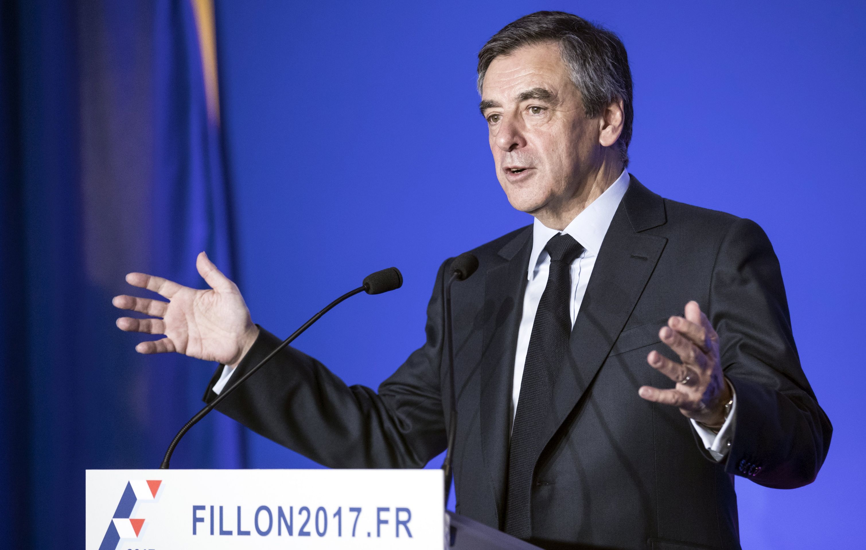 epa05845653 Right-wing party 'Les Republicains' candidate for the 2017 French presidential elections, Francois Fillon delivers a speech as he presents his program at his headquarter in Paris, France, 13 March 2017. France holds the first round of the 2017 presidential elections on 23 April 2017.  EPA/ETIENNE LAURENT