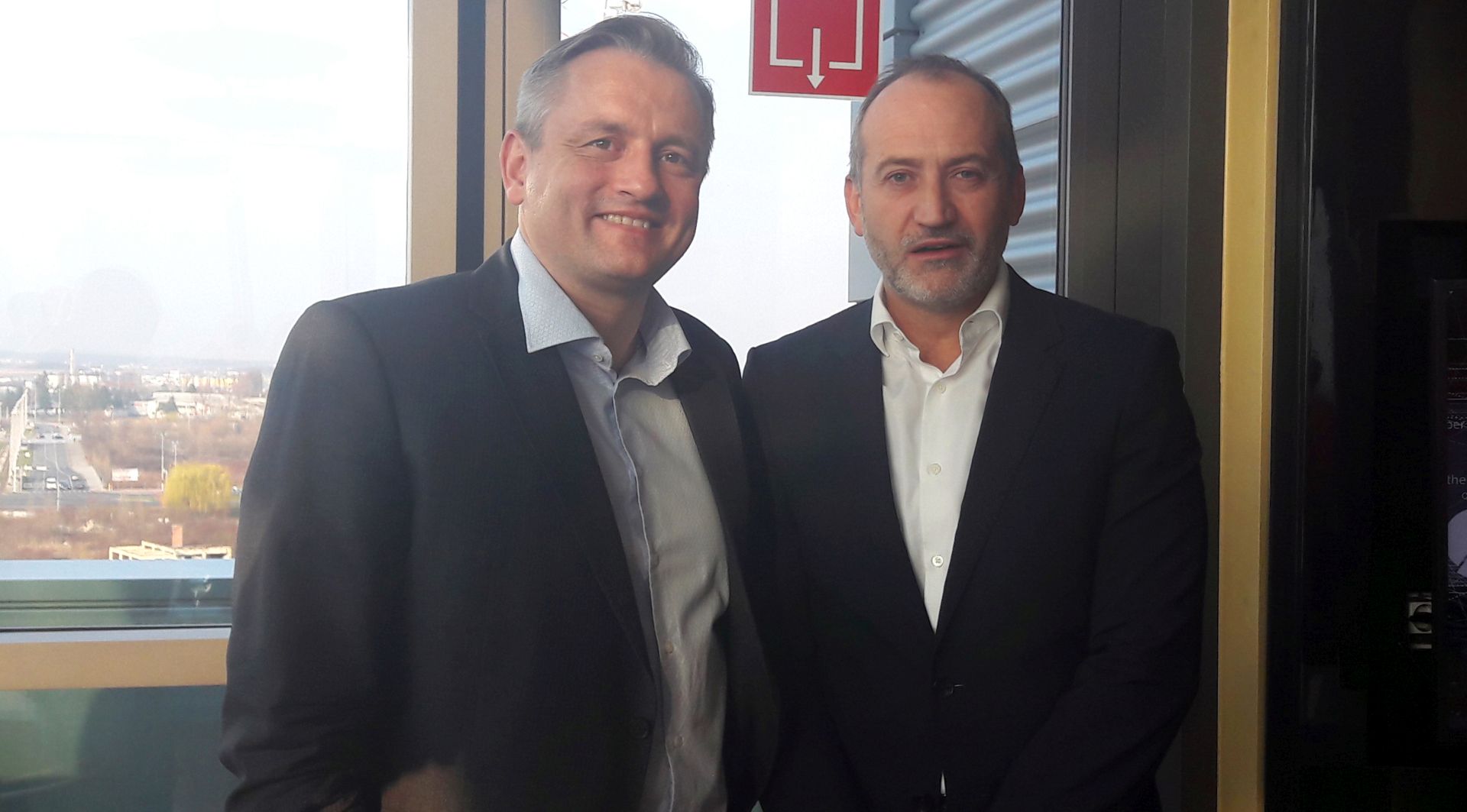 Zagreb, 14.03.2017. - Hrvatski zakonski okvir nepovoljan je za investicije telekoma u infrastrukturu za fiksni irokopojasni internet po èemu je Hrvatska meðu zadnjima u Europi pa tu treba vie uèiniti, upozorili su u utorak predsjednik Uprave Telekom Austria Grupe Alejandro Plater i predsjednik Uprave Vipneta Jiri Dvorjanèansky na susretu s novinarima u Vipnetu. Na fotografiji Jiri Dvorjanèansky, Alejandro Plater.
foto HINA / Tatjana MIÈANÈUK / ml