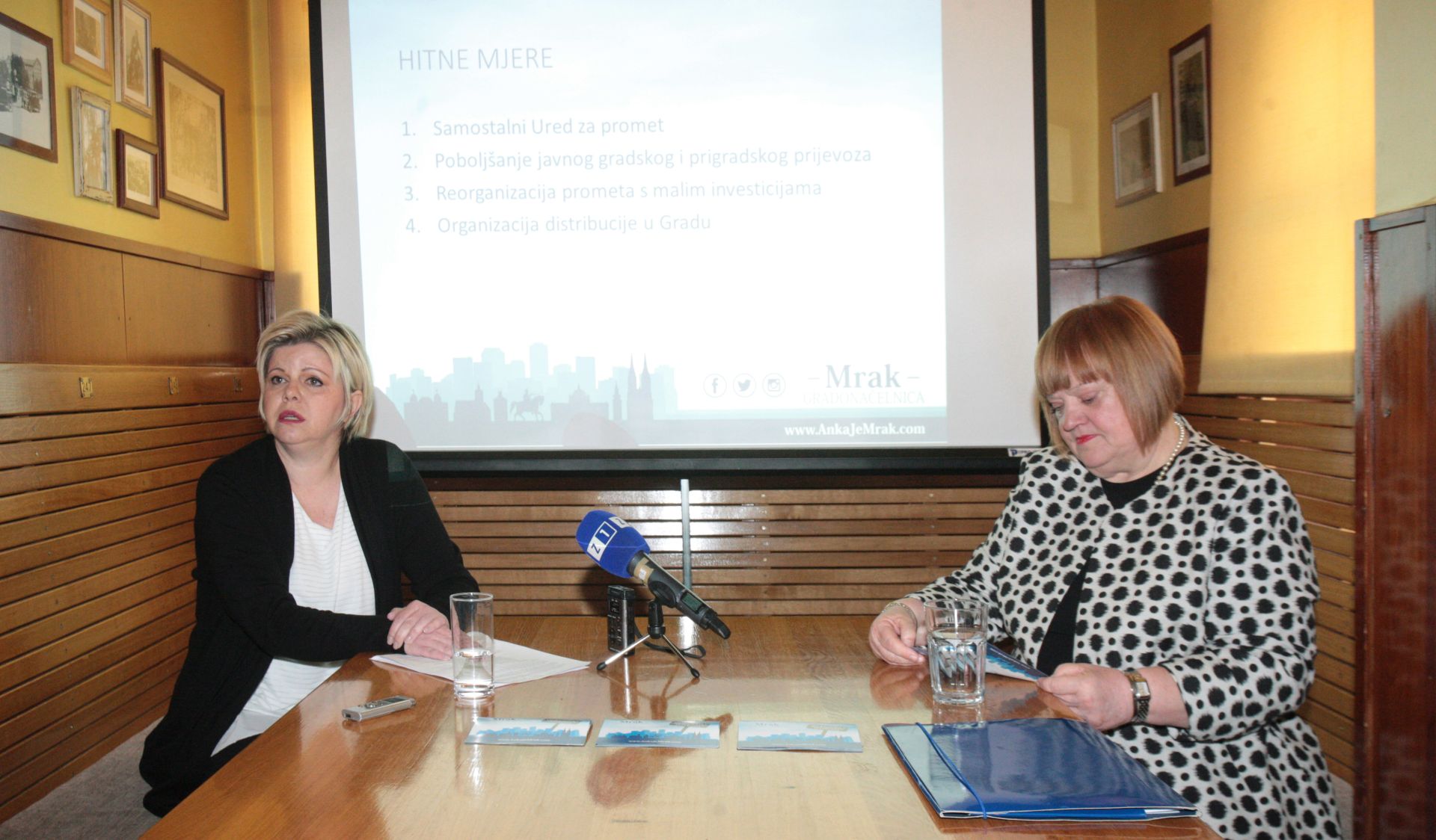 Zagreb, 15.03.2017 -  HNS-ova kandidatkinja za gradonaèelnicu Zagreba Anka Mrak-Tarita (D) predstavila program pod nazivom "Pametno upravljanje prometom u Gradu Zagrebu". Uz Mrak-Tarita program je predstavila i profesorica na zagrebaèkom Prometnom fakultetu dr. Jasmina Paagiæ krinjar (L). foto HINA /Zvonimir KUHTIÆ/ zk