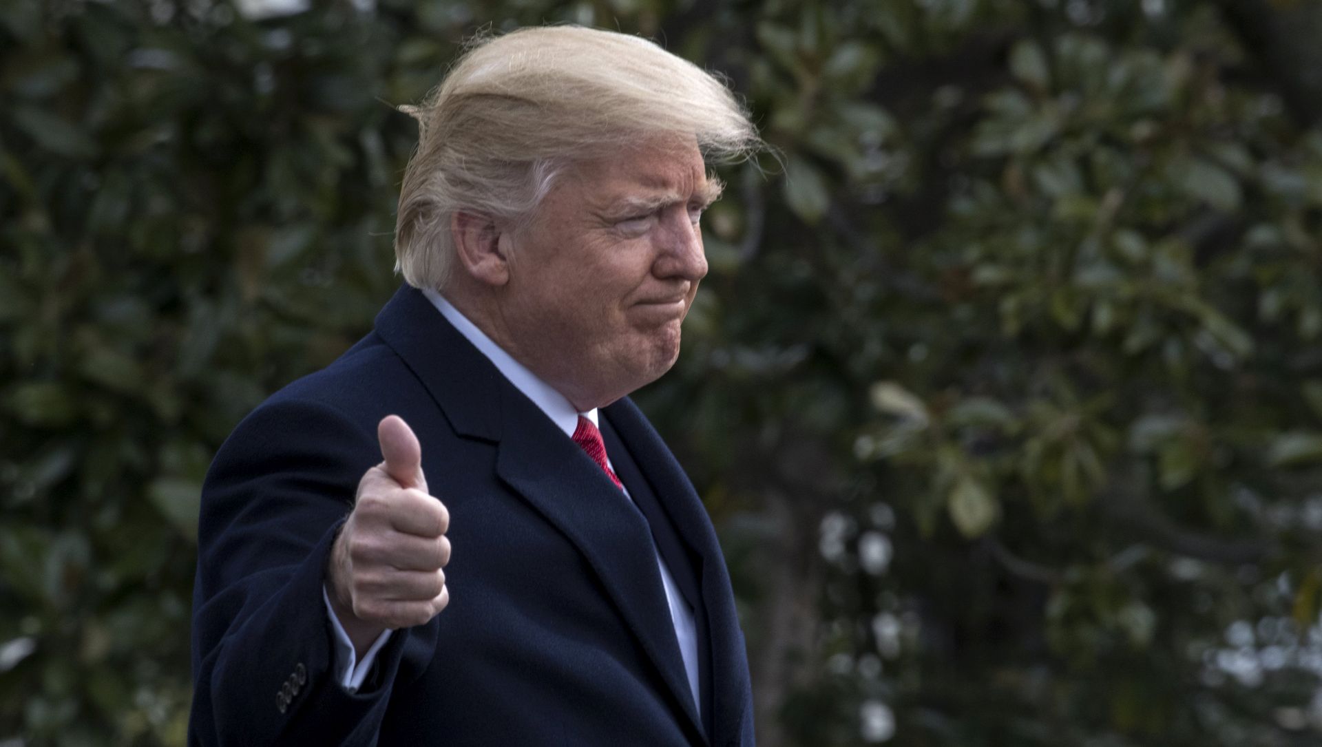 epa05849899 US President Donald J. Trump walks to board 'Marine One' on the South Lawn of the White House in Washington, DC, USA, 15 March 2017. President Trump will participate in events in Michigan and Tennessee before returning to Washington tonight.  EPA/SHAWN THEW