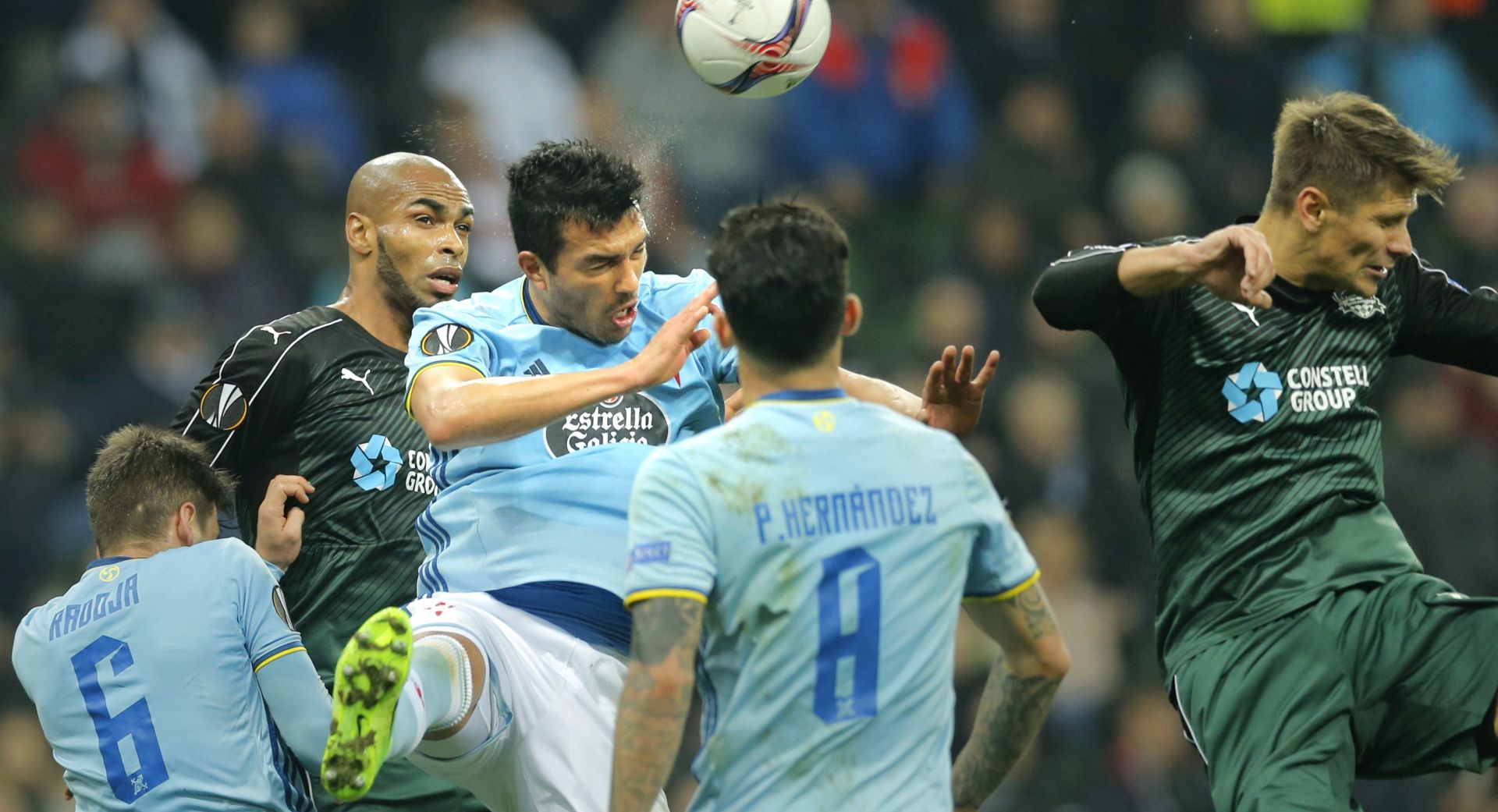 epa05852833 Naldo (2-L) and Aleksandr Martynovich (R) of Krasnodar in action against of Nemanja Radoja (L), Gustavo Cabral (3-L) and Pablo Hernandez (2-R) of Celta  Vigo during the UEFA Europa League Round of 16 second leg soccer match between Krasnodar and  Celta  Vigo in Krasnodar, Russia 16 March 2017.  EPA/YURI KOCHETKOV