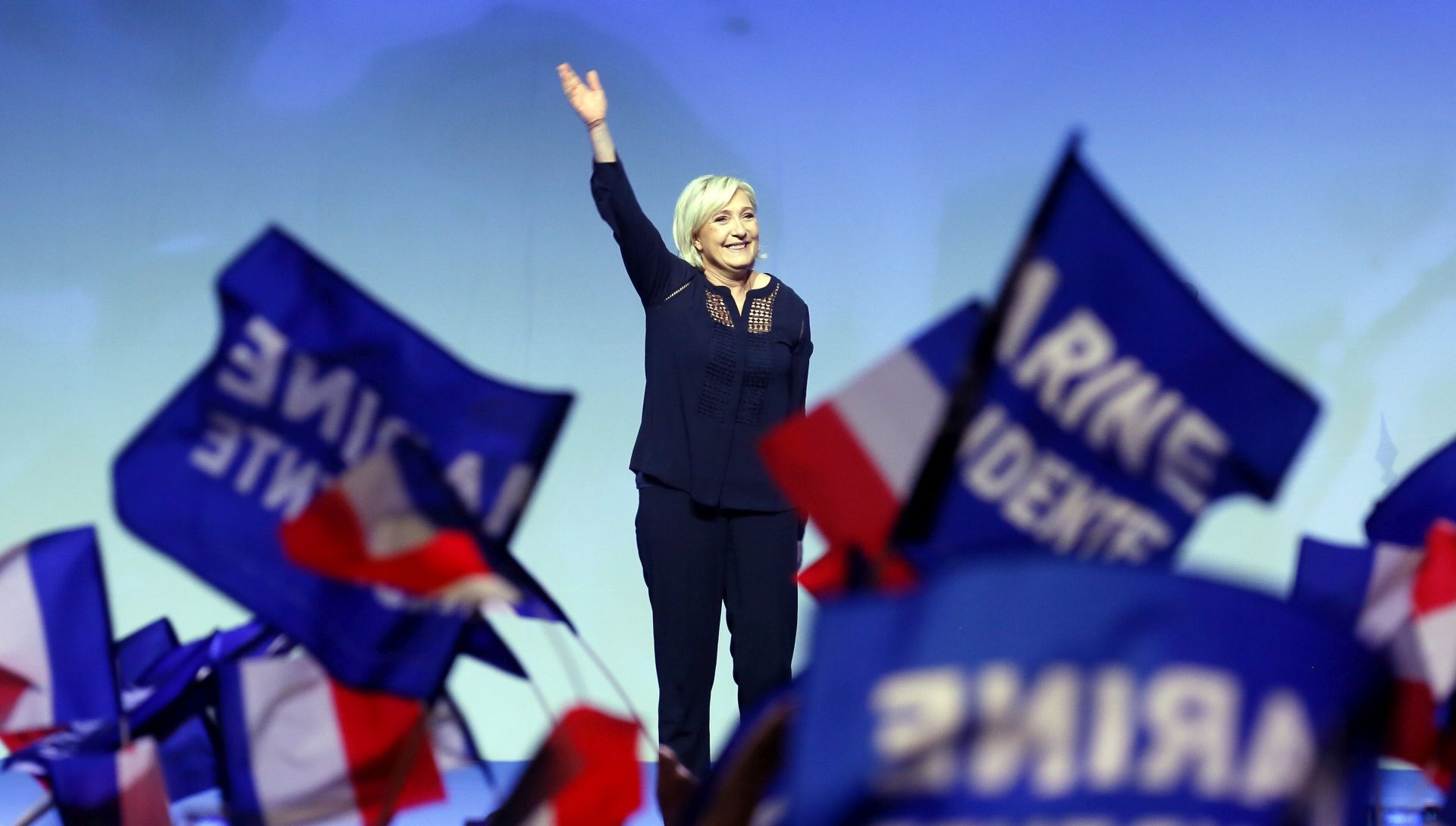 epa05856493 Marine Le Pen, the leader of France's far-right Front National political party and candidate for the 2017 French presidential elections, waves to cheering supporters during a presidential campaign rally in Metz, Eastern France, 18 March 2017. France holds the first round of the 2017 presidential elections on 23 April 2017.  EPA/MATHIEU CUGNOT