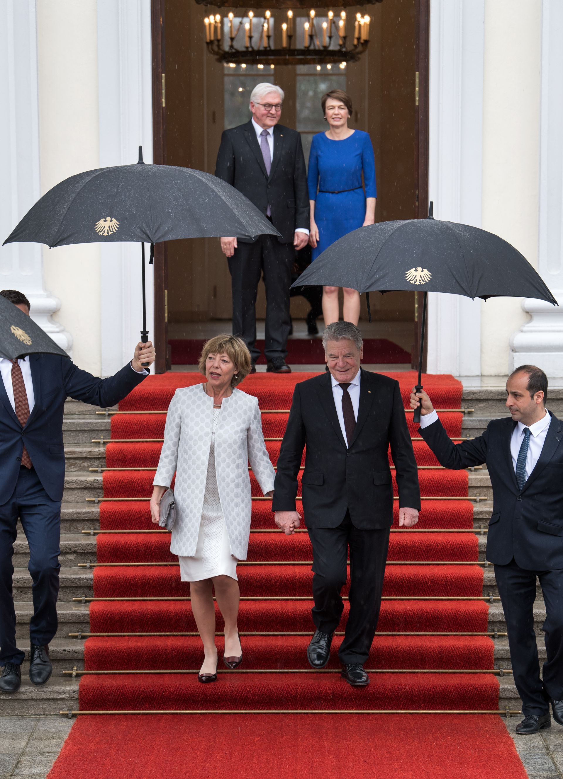 The new federal president Frank-Walter Steinmeier (L) and his wife Elke Buedenbender bid goodbye to former president Gauck and his partner Daniela Schadt after the symbolic transfer of office at Bellevue palace in Berlin, Germany, 19 March 2017. Photo: Bernd von Jutrczenka/dpa