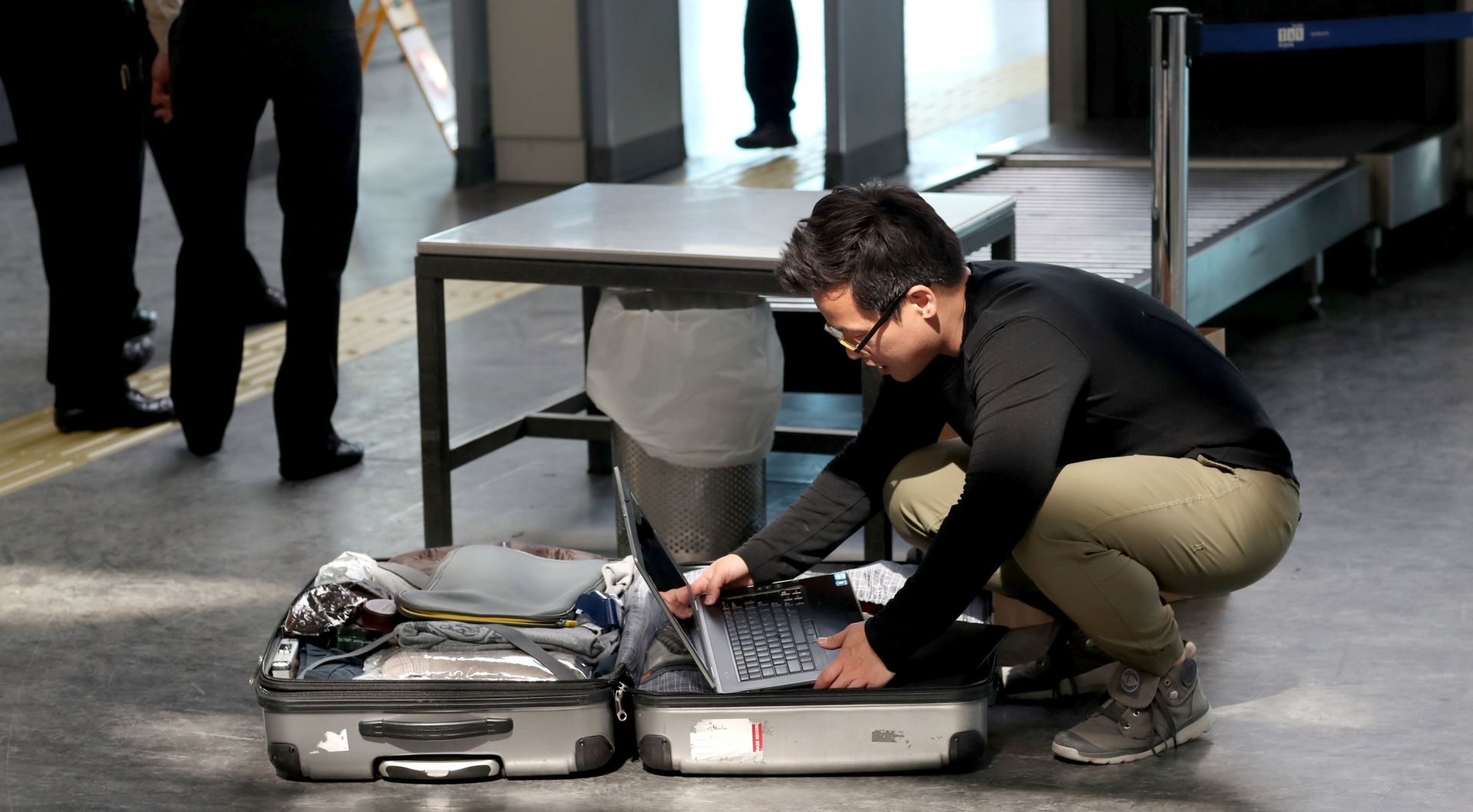 epa05862908 Passengers open their luggage and show their electronic equipment at security point at the Ataturk Airport, in Istanbul, Turkey, 2017. The United State and Britain have banned some electronic devices for passengers in their carry-on cabin lugguage on flights from some airports in Turkey, the Middle East and North Africa.  EPA/SEDAT SUNA