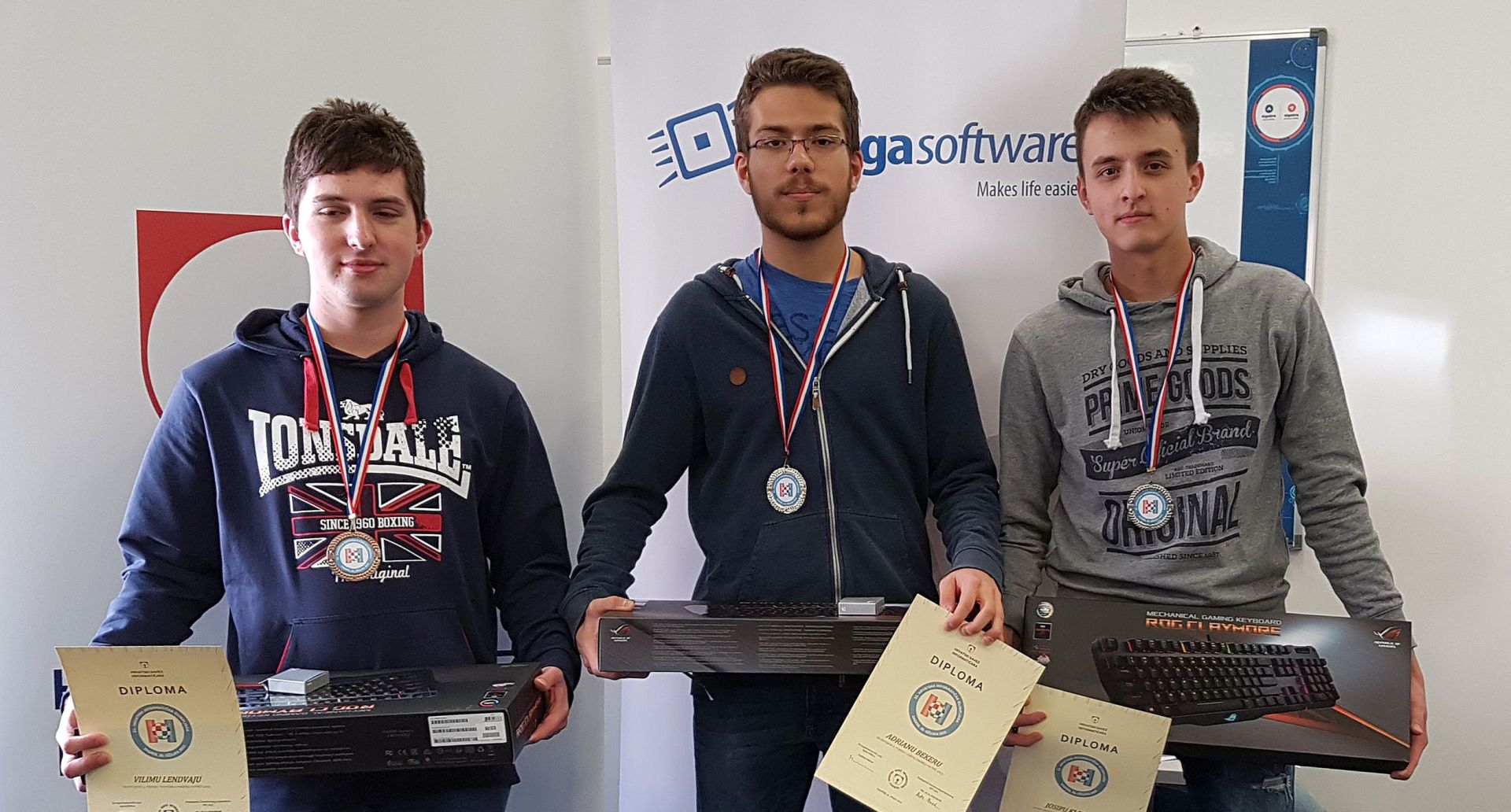 Zagreb, 25.3.2017.- Dodjelom medalja, diploma i nagrada u subotu je zavrila  23. hrvatska informatièka olimpijada HIO 2017., koju je Hrvatski savez informatièara organizirao na Visokom uèilitu Algebra u Zagrebu. Na slici osvajaèi medalja.
foto HINA/ Hrvatski savez informatièara/ ua