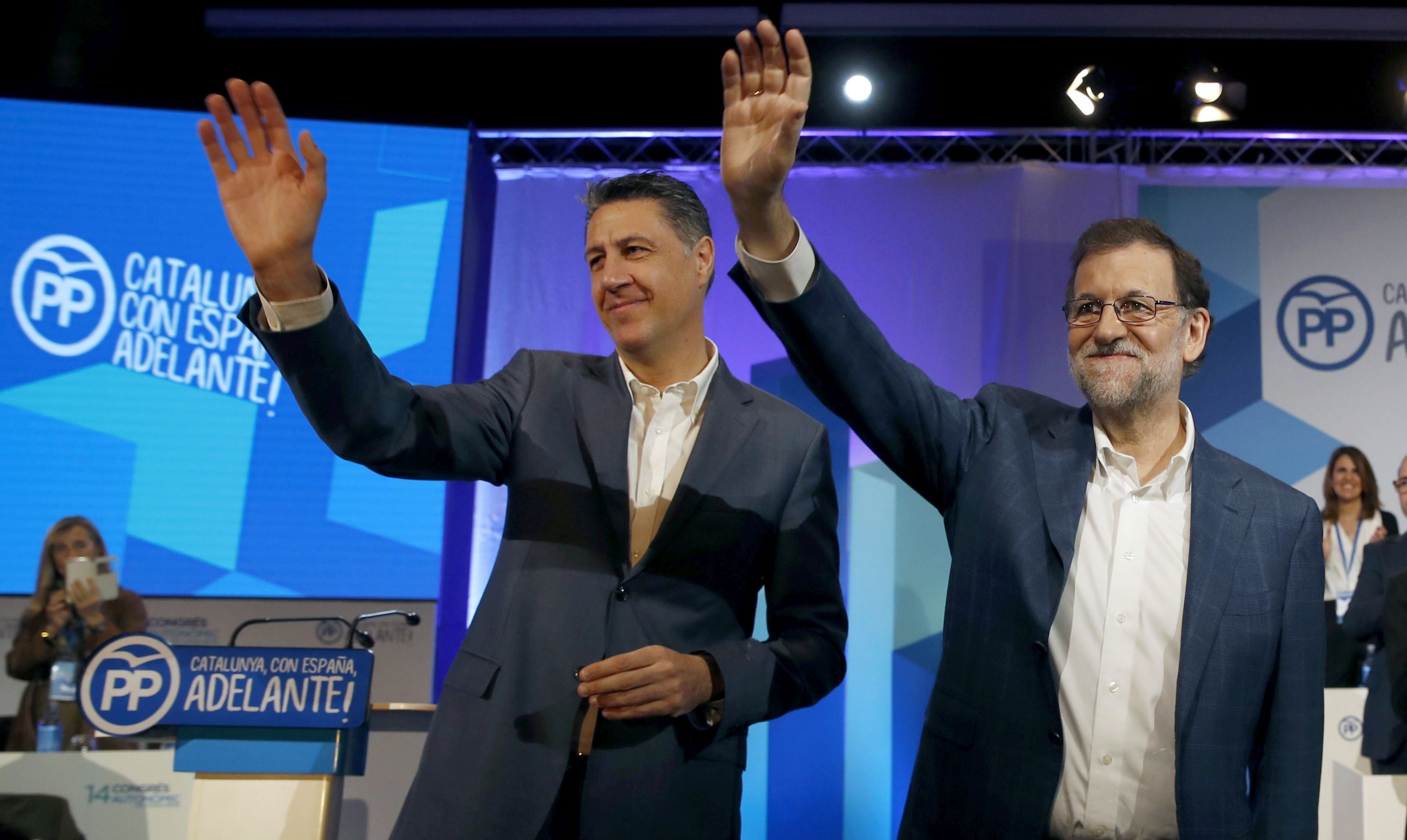 epa05871770 Spanish Prime Minister and leader of the People's Party (PP), Mariano Rajoy (R) and newly elected leader of the party in Catalonia, Xavier Garcia Albiol (L) greet members of the party's congress in L'Hospitalet, Barcelona, Spain, on 26 March 2017. Catalonia PP's members have chosen Xavier Garcia Albiol as their new regional leader.  EPA/ALBERTO ESTEVEZ