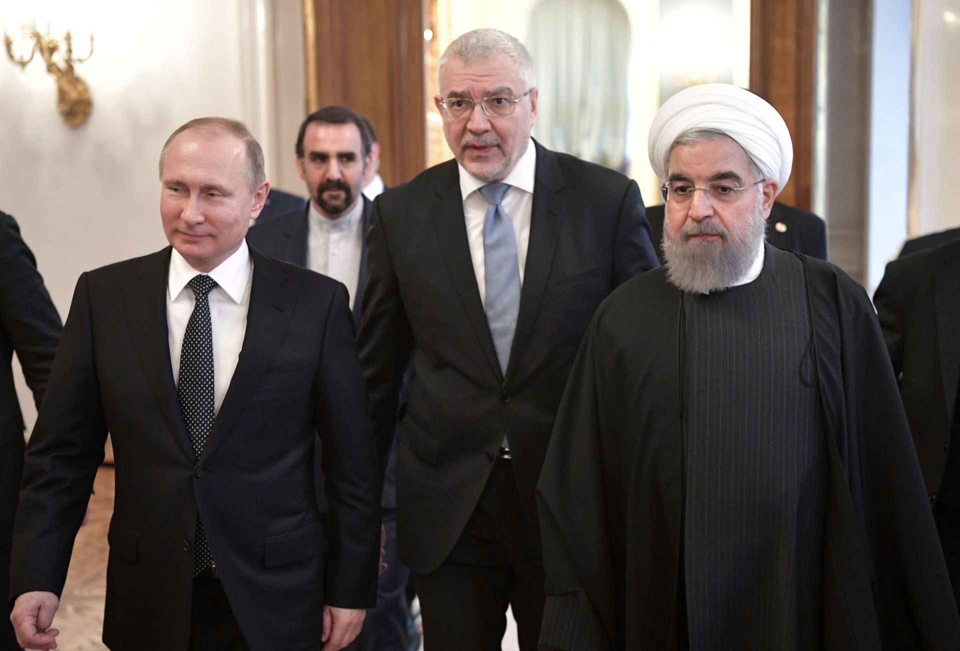 epa05875590 Russian President Vladimir Putin (L) and Iranian President Hassan Rouhani (R) walk after a joint news conference following their talks at the Kremlin in Moscow, Russia, 28 March 2017. Iranian President is on official visit to Russia.  EPA/ALEXEY NIKOLSKY / SPUTNIK / KREMLIN POOL