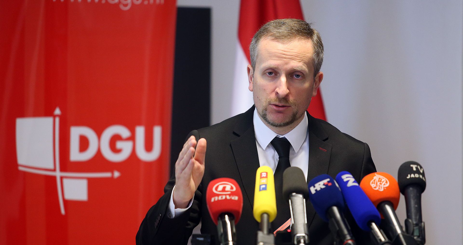 03.03.2017., Zagreb - U Drzavnoj geodetskoj upravi u primjenu je pusten e-Katastar, odnosno podnosenje zahtjeva te izdavanje katastarskih podataka elektronickim putem. U pratnji predsjednika Vlade Andreja Plenkovica, bili su ministar pravosudja Ante Sprlje te ministar graditeljstva i prostornog uredjenja Lovro Kuscevic, a docekao ih je ravnatelj Drzavne geodetske uprave Damir Santek. Ante Sprlje. 
Photo: Goran Stanzl/PIXSELL