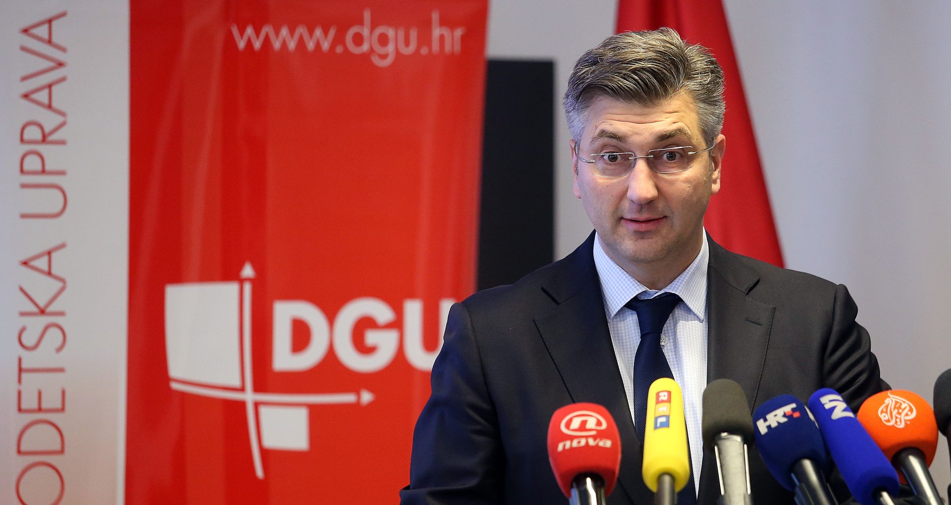 03.03.2017., Zagreb - U Drzavnoj geodetskoj upravi u primjenu je pusten e-Katastar, odnosno podnosenje zahtjeva te izdavanje katastarskih podataka elektronickim putem. U pratnji predsjednika Vlade Andreja Plenkovica, bili su ministar pravosudja Ante Sprlje te ministar graditeljstva i prostornog uredjenja Lovro Kuscevic, a docekao ih je ravnatelj Drzavne geodetske uprave Damir Santek. Andrej Plenkovic. 
Photo: Goran Stanzl/PIXSELL