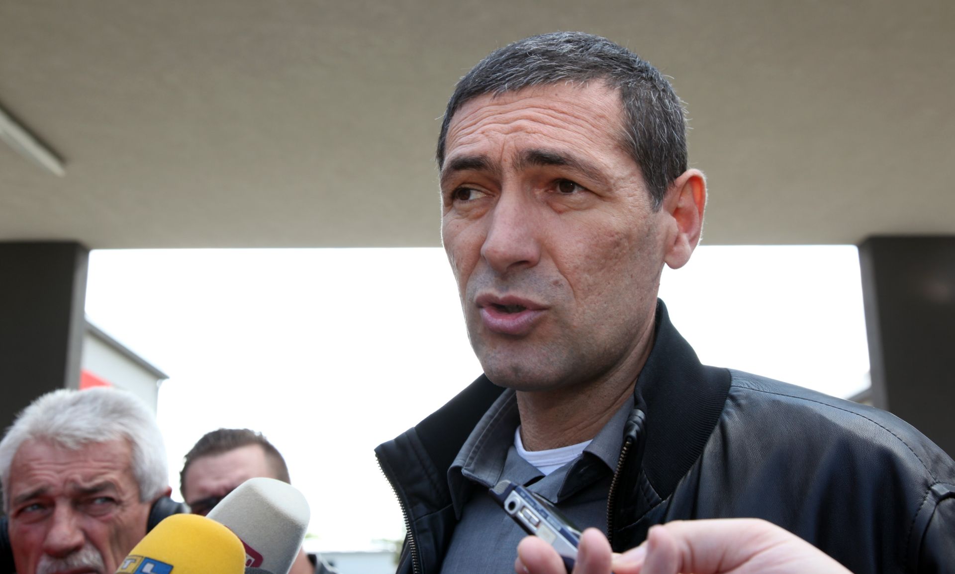 05.10.2015., Petrinja - Ministar obrane Ante Kotromanovic posjetio je vojarnu Pukovnik Predrag Matanovic, razgledavsi novoizgradjene i modernizirane objekte, a obisao je i lokaciju buduceg veteranskog centra uz vojarnu Zrin. 
Photo: Edina Zuko/PIXSELL