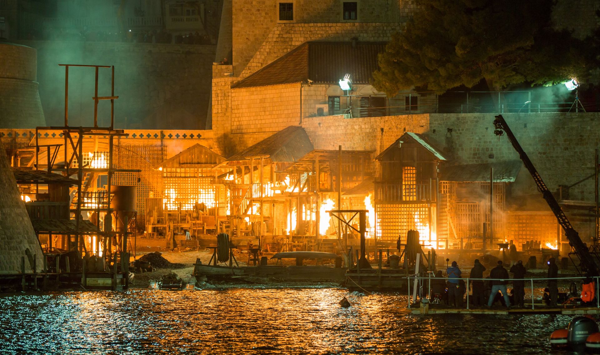 06.03.2017., Dubrovnik - Posljednja scena Robina Hooda snimala se predvecer u Posatu. Filmska ekipa za sam kraj snimanja ostavila je scene umjetne vatre i dima, a trebali bi se vratiti u travnju 2018. na dubrovacku premijeru filma. 
Photo: Grgo Jelavic/PIXSELL