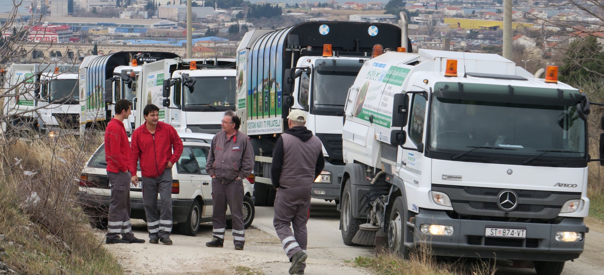 10.02.2017., Split - Prosvjedni skup stanovnika iz okolice odlagalista Karepovac blokirali su prilaz i ulaz na odlagaliste. Photo: Ivo Cagalj/PIXSELL