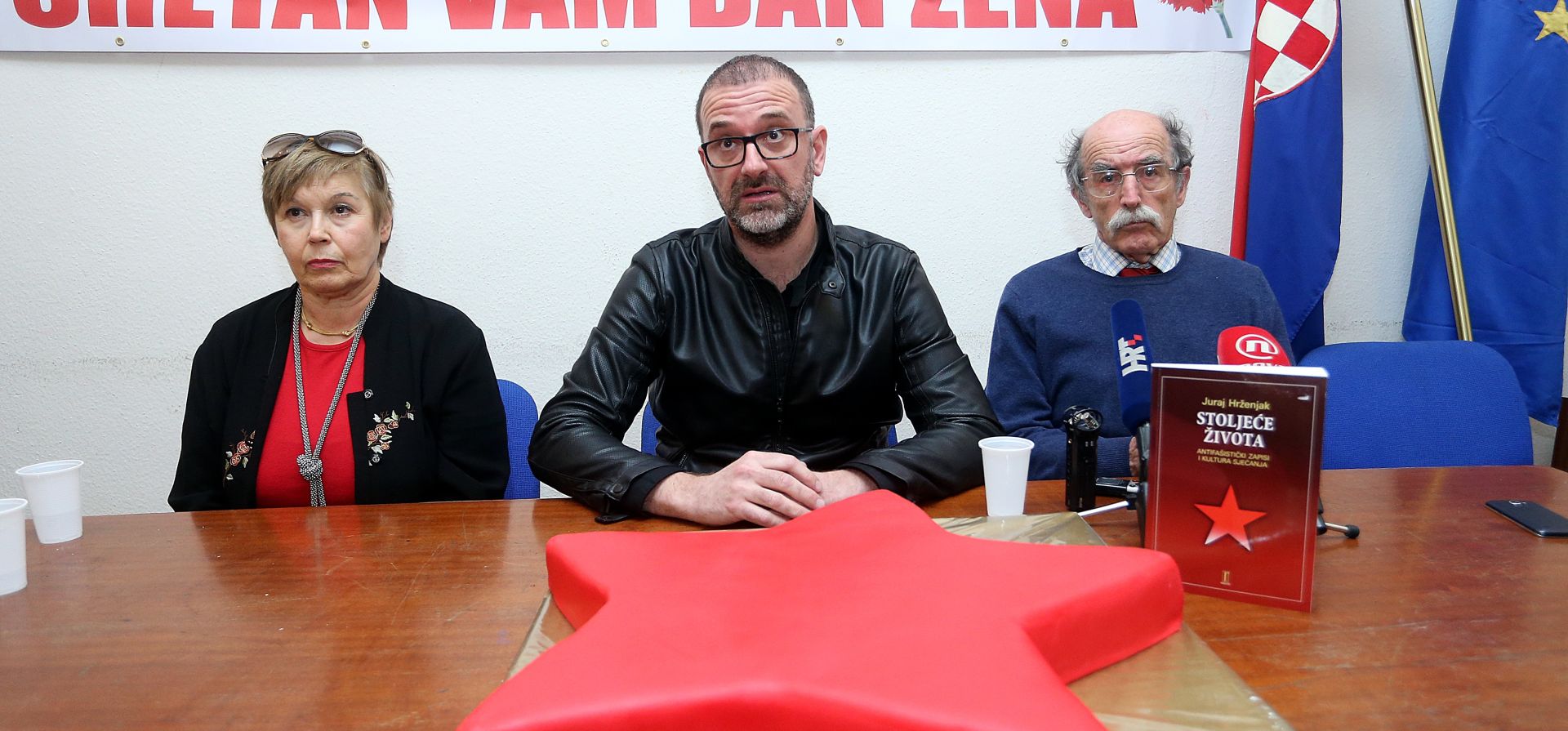 10.03.2017., Zagreb - Zbog torte u obliku crvene petokrake, koju su za 100. rodjendan prilikom proslave u Palaci Dverce zeljeli pokloniti pocasnom predsjedniku Antifasista Djuki Hrzenjaku, a u tome su bili onemoguceni, clanovi Saveza antifasistickih boraca i antifasista Republike Hrvatske odrzali su konferenciju za medije u svojim prostorijama. Sanja Tabakovic Zoricic, Eugen Jakovcic, Zoran Pusic. 
Photo: Goran Stanzl/PIXSELL
