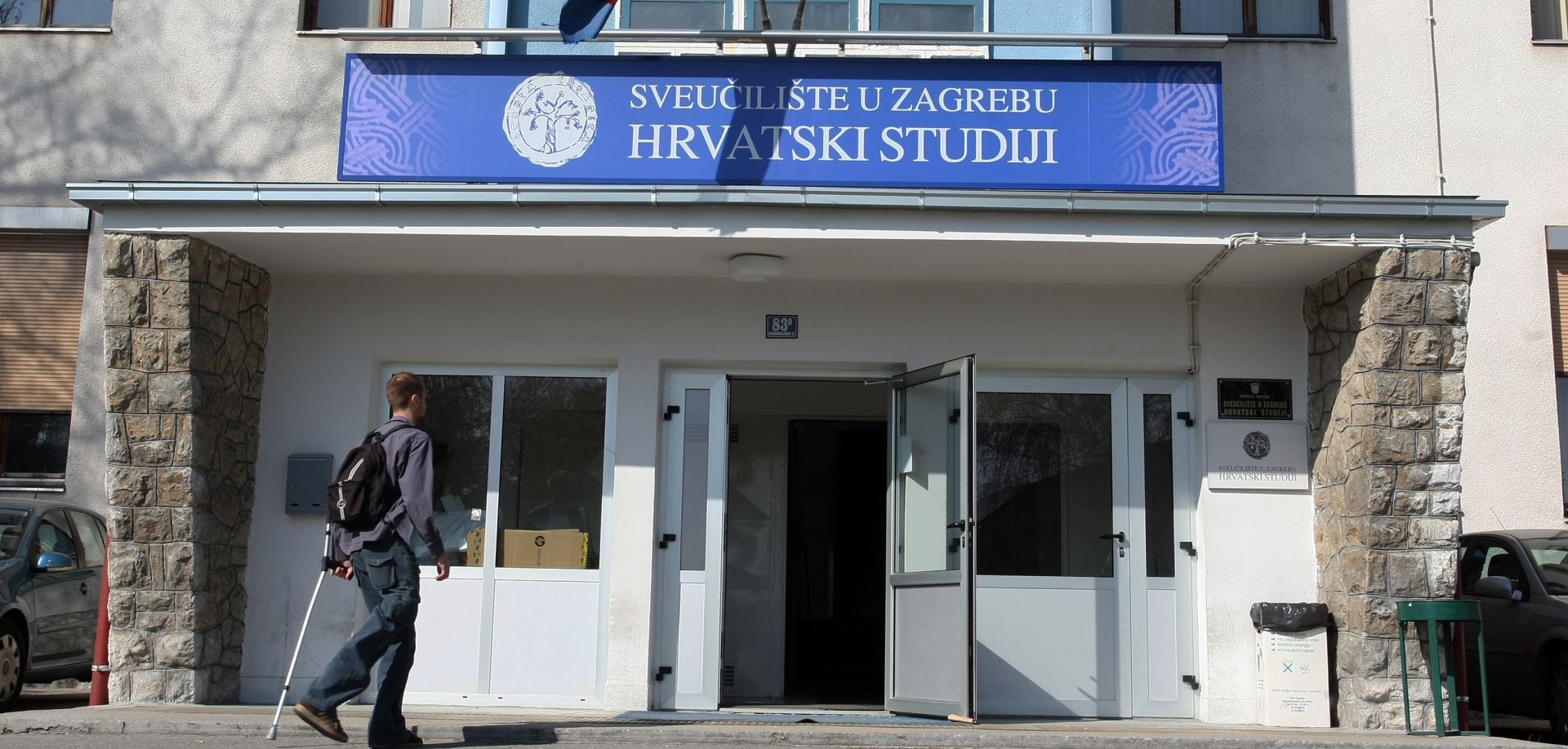 26.03.2012., Zagreb - Prosvjedna povorka i predaja peticija studenata Hrvatskih studija. Peticijom traze da se Hrvatskim studijima bezuvjetno omoguci popunjavanje radnih mjesta, koja je u medjuvremenu 1.ozujka ministar odobrio na zahtjev rektora te izdaju trajne dopusnice za sve studijske programe koje Hrvatski studiji izvode. Takodjer prosvjednim marsem zele skrenuti paznju na stvarne ciljeve predlozene integracije Odjela za psihologiju HS s Odsjekom za psihologiju Filozofskog fakulteta. Povorka studentskog izaslanstva pjesice se uputila iz Kampusa na Borongaju do Ministarstva znanosti, obrazovanja i sporta. 
Photo: Marko Prpic/PIXSELL