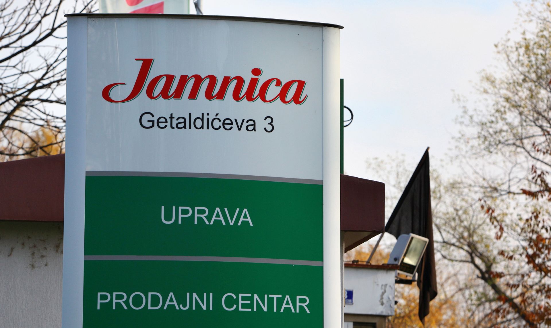 17.11.2012., Zagreb, Pisarovina - Djecak Ivica Rozic iz Pisarovine smrtno je stradao na praksi kada mu je pala dizalica na glavu u autoradionici tvrtke Jamnica u Getaldicevoj ulici. 
Photo: Tomislav Miletic/PIXSELL