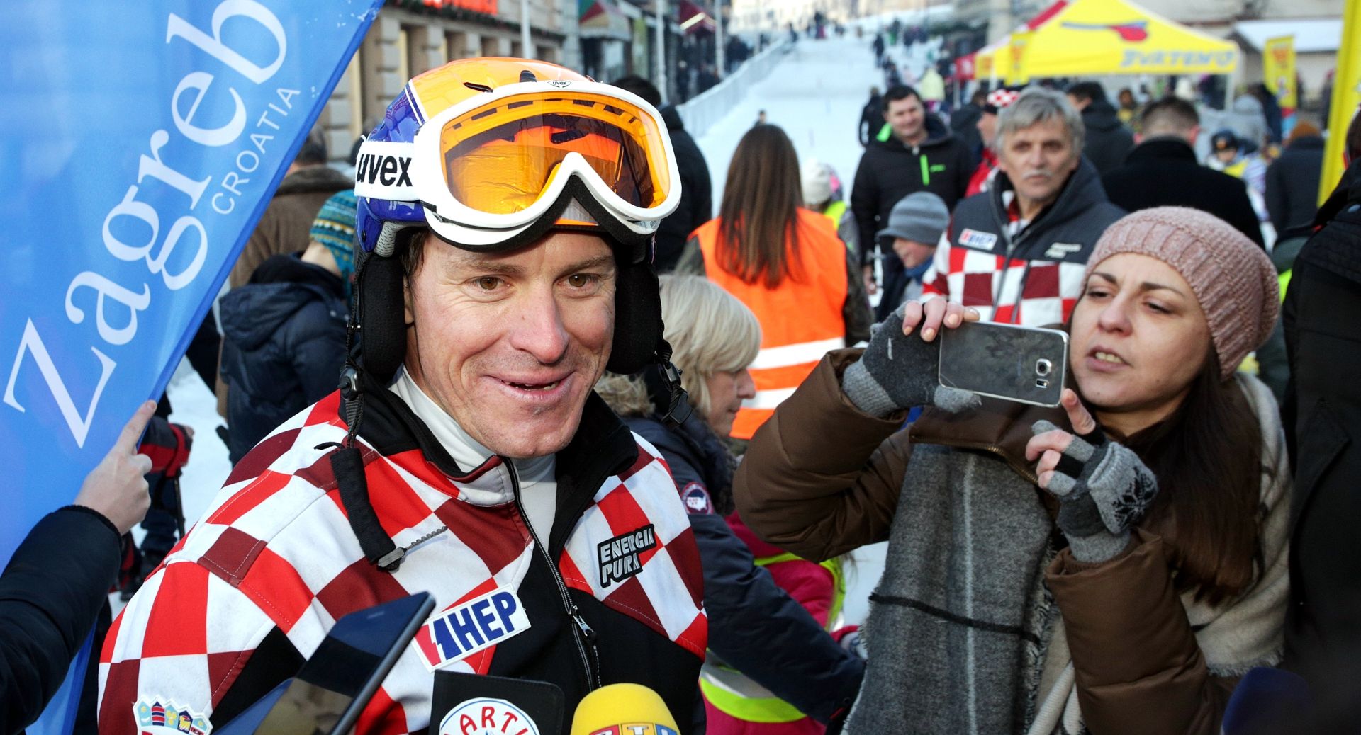 15.01.2017., Zagreb - Obiljezavanje FIS World Snow Daya za klince uz besplatnu skolicu skijanja i snowboarda s Ivicom Kostelicem na skijaskoj stazi u centru grada. Photo: Zarko Basic/PIXSELL