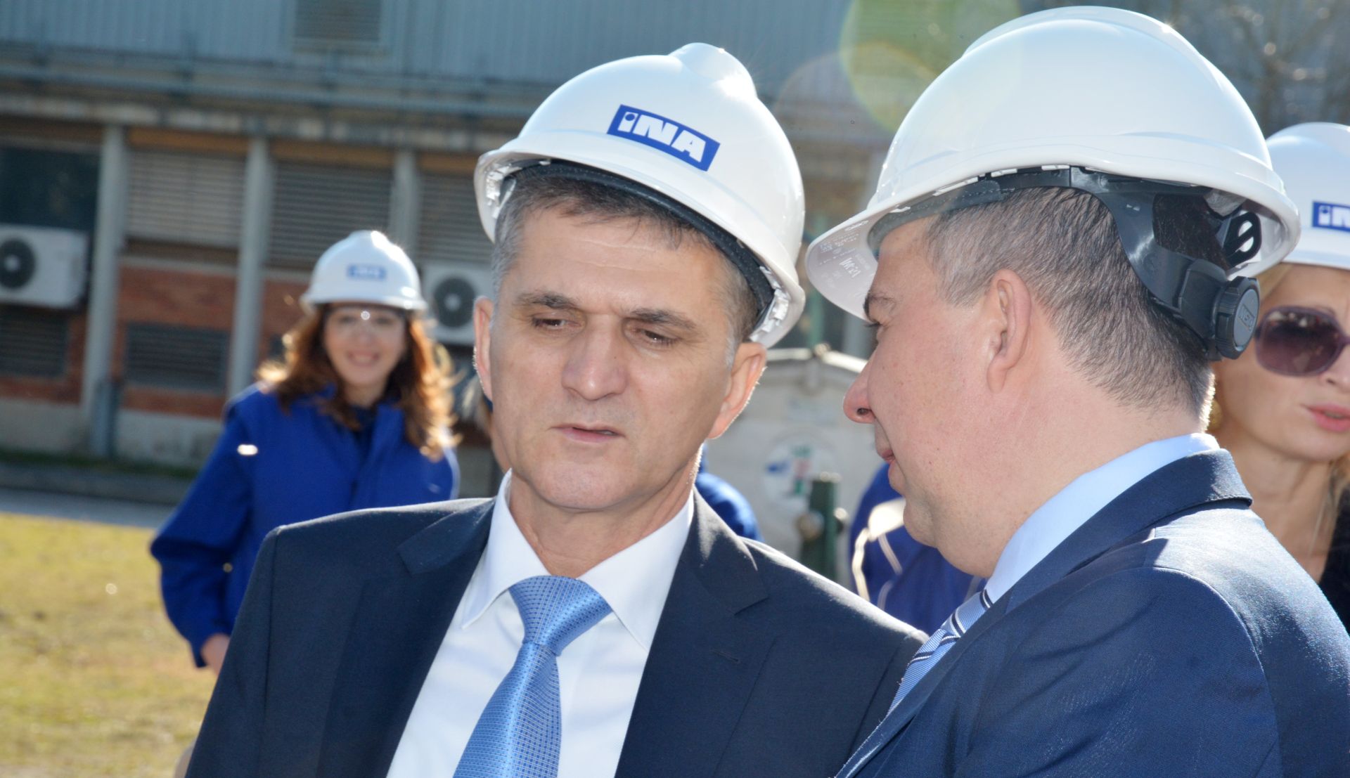 23.02.2017., Sisak - Premijer Andrej Plekovic sa suradnicima u pratnji predsjednika Uprave INA-e Zoltana Aldotta i direktora sisacke rafinerije Damira Butkovica obisao je pogone ove tvrtke. Photo: Nikola Cutuk/PIXSELL