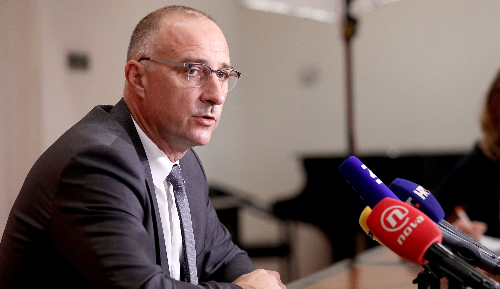 27.10.2016., Zagreb - Na konferenciji za medije Kluba zastupnika Hrvatske narodne stranke - liberalnih demokrata i Hrvatske stranke umirovljenika o temi: 'Mol odlucio dovrsiti zapoceti posao u Hrvatskoj - potpuno unistiti Inu' govorio je clan Kluba zastupnika Ivan Vrdoljak.
Photo: Patrik Macek/PIXSELL